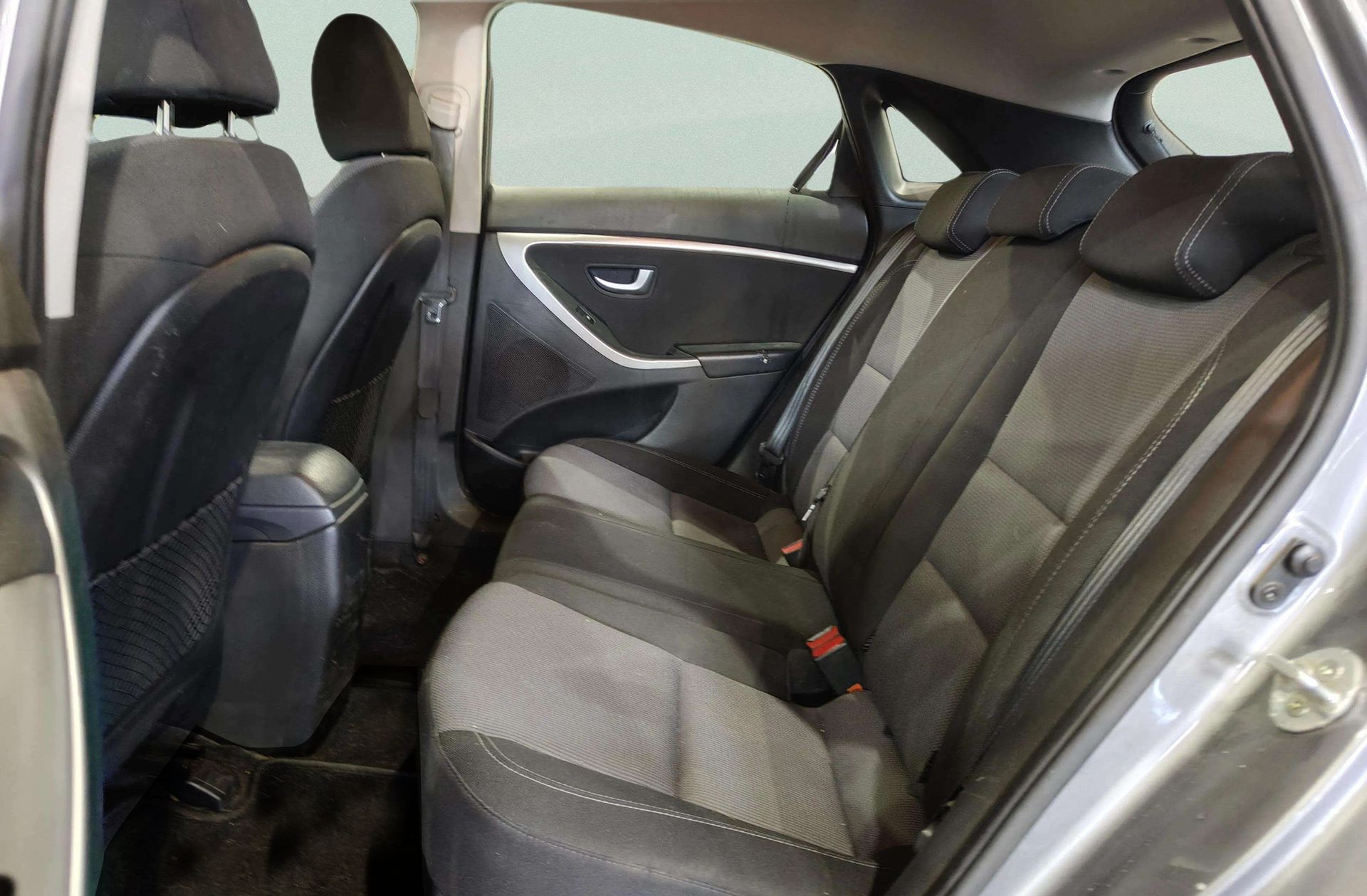 Hyundai i30 1.6 CRDi Tecno S - foto 9