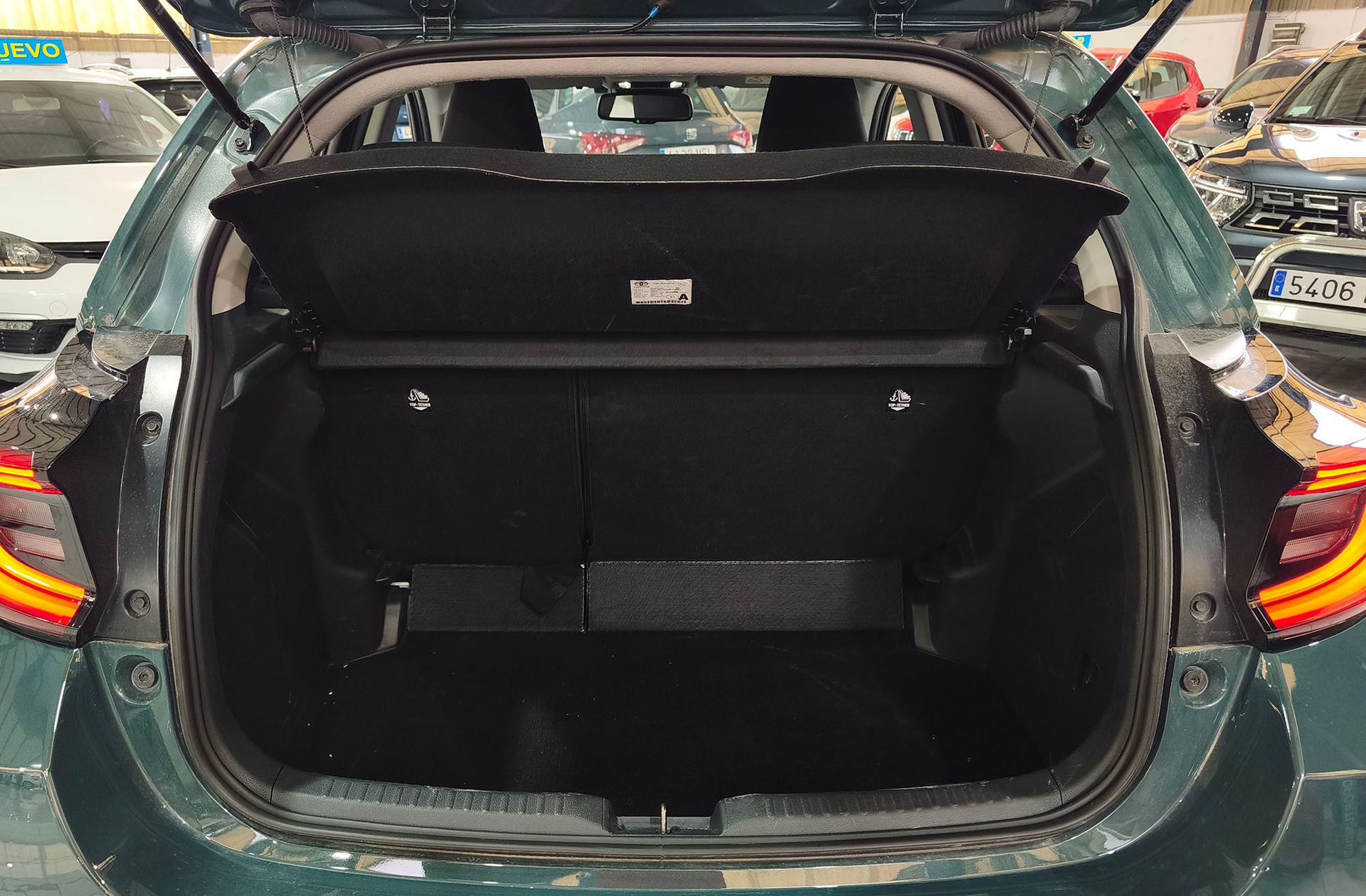 Toyota Yaris 120H Active Plus - foto 17