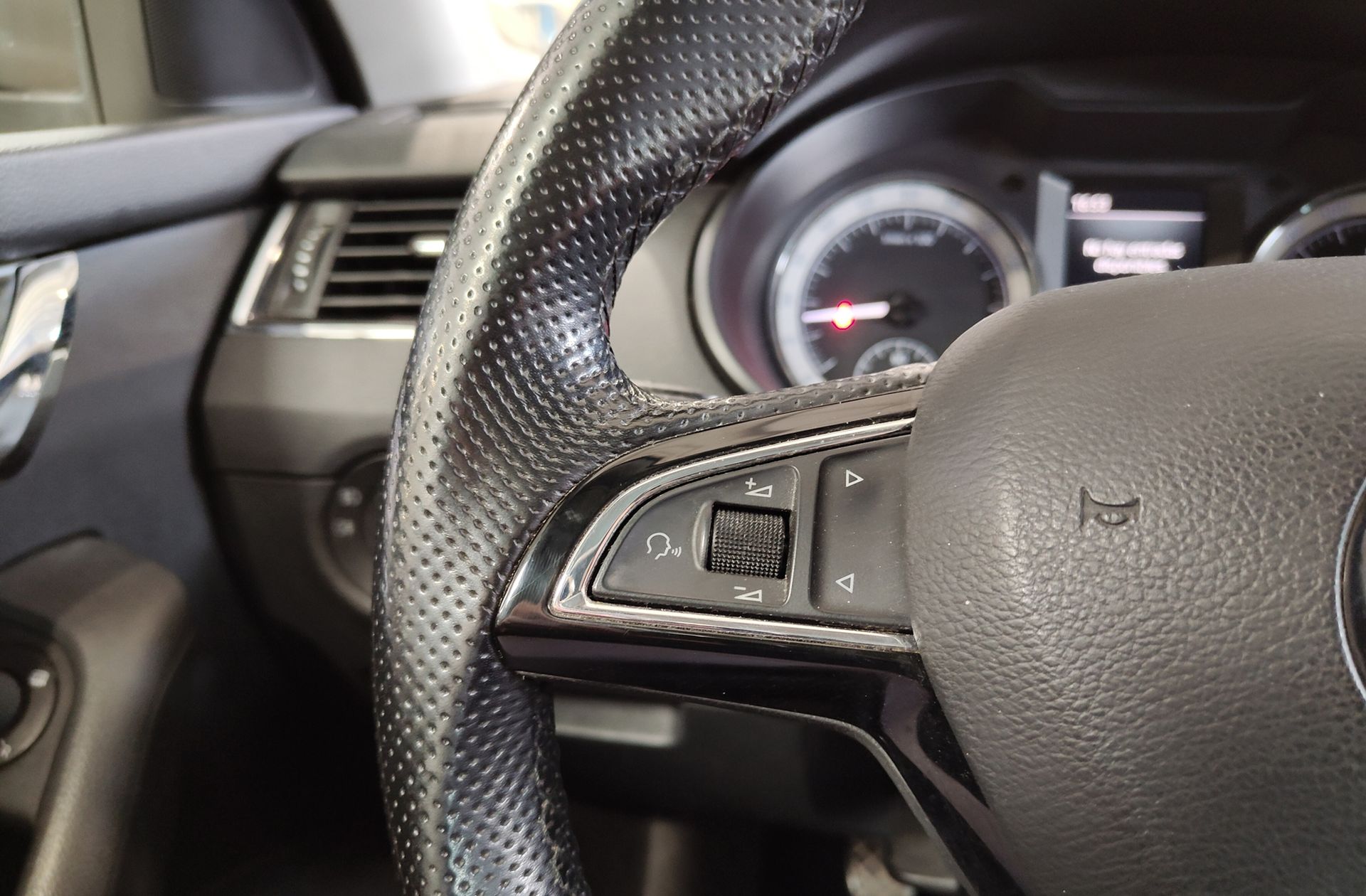 Škoda Octavia 1.6 TDI Like - foto 23