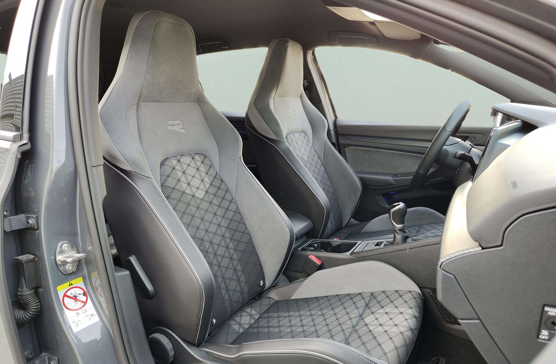 Volkswagen Golf R-Line 1.5 TSI - foto 21