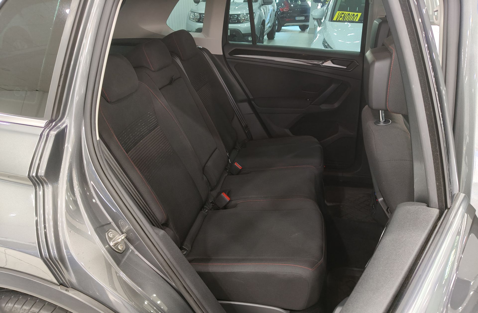 Volkswagen Tiguan Sport 2.0 TDI 4Motion DSG Pack R-Line - foto 21