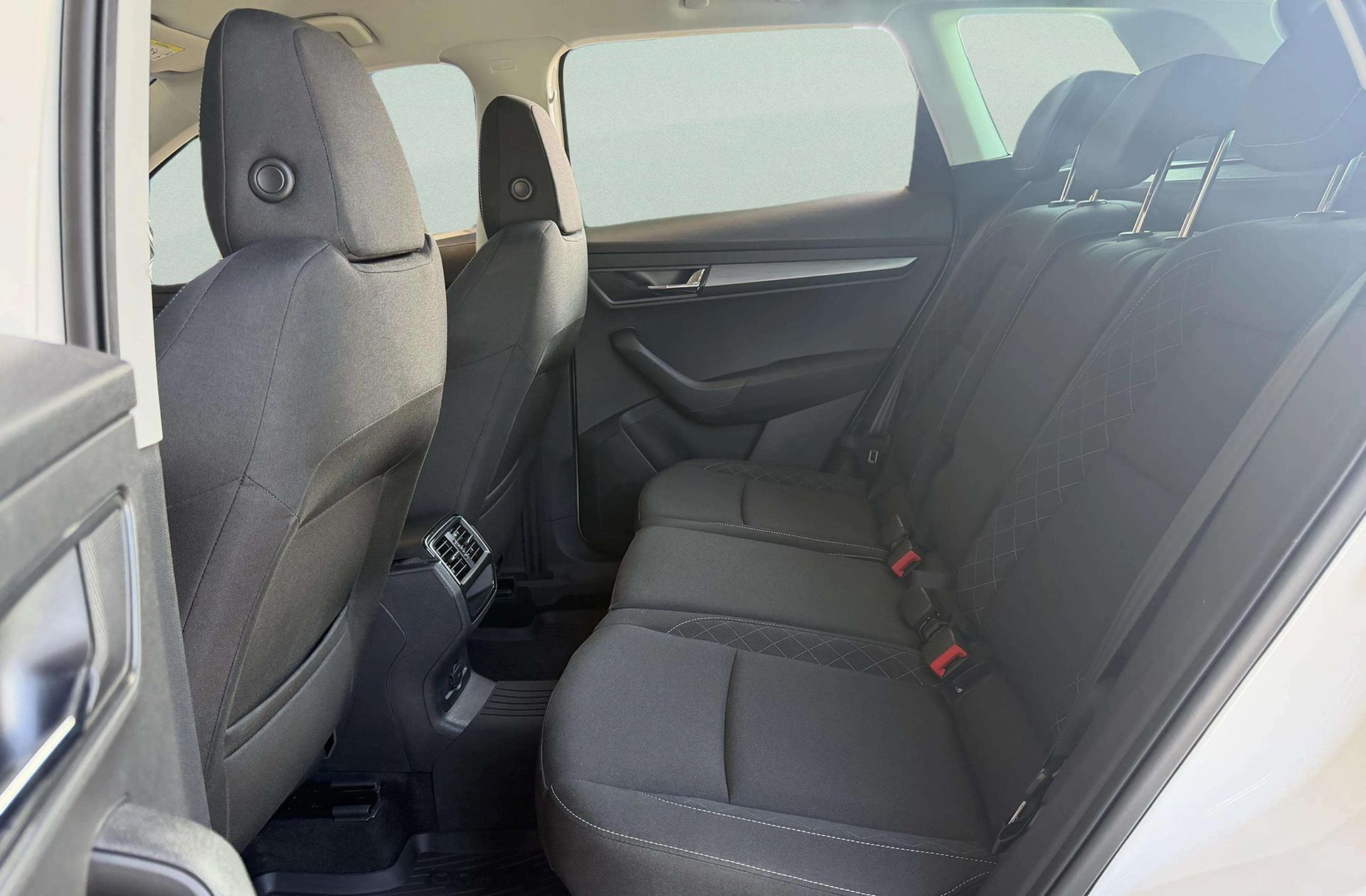 Škoda Karoq 1.0 TSI Ambition - foto 11