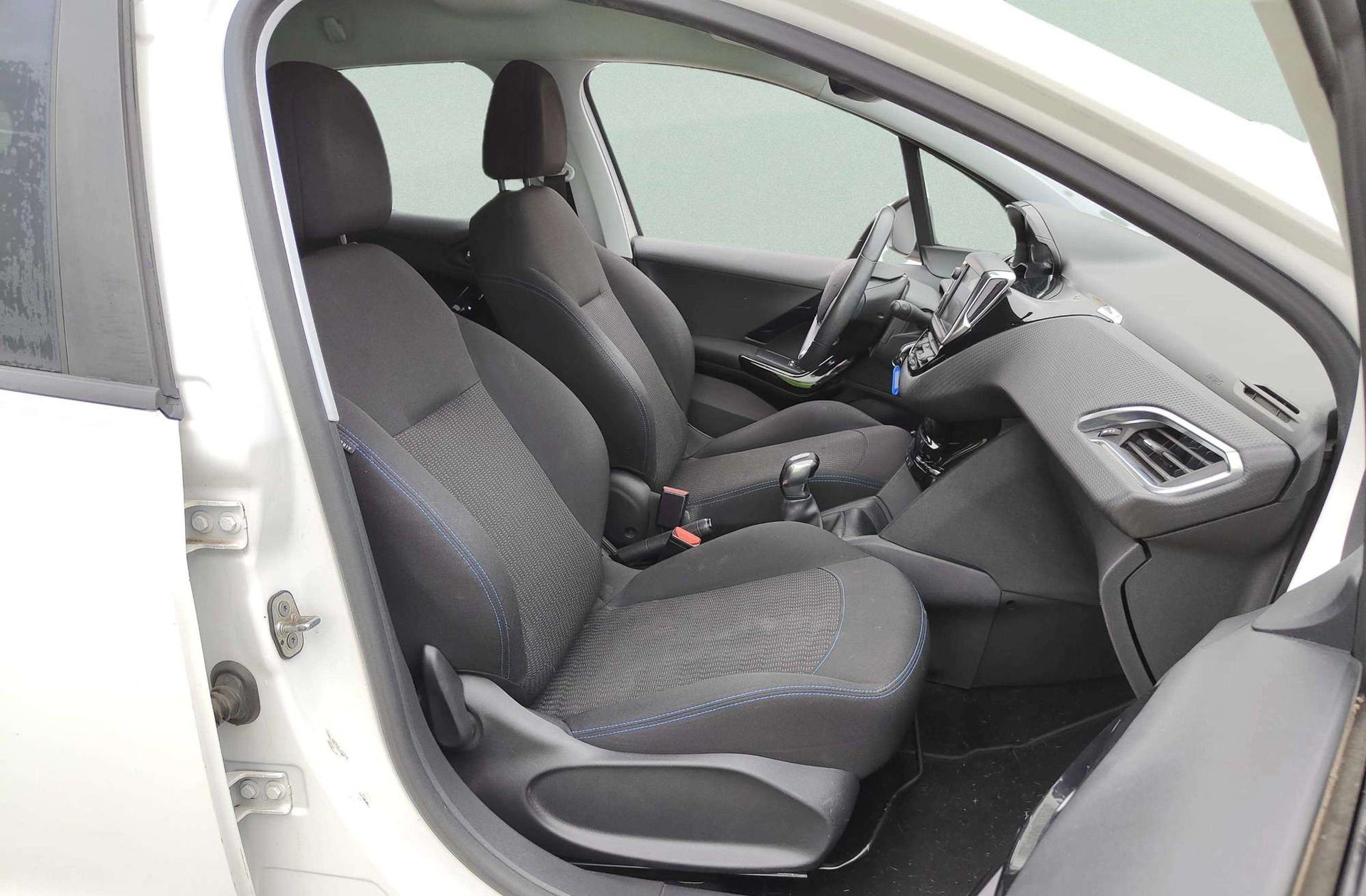 Peugeot 208 PureTech Signature - foto 17