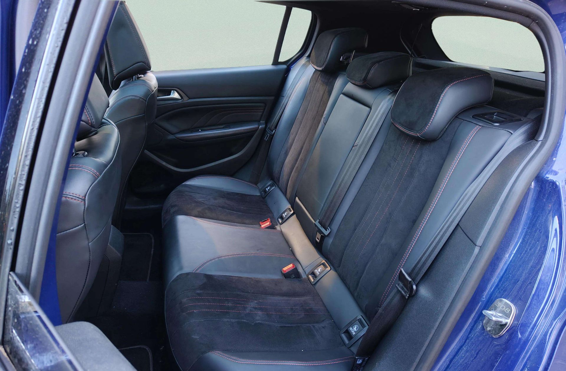 Peugeot 308 2.0 BlueHDi EAT6 - foto 14