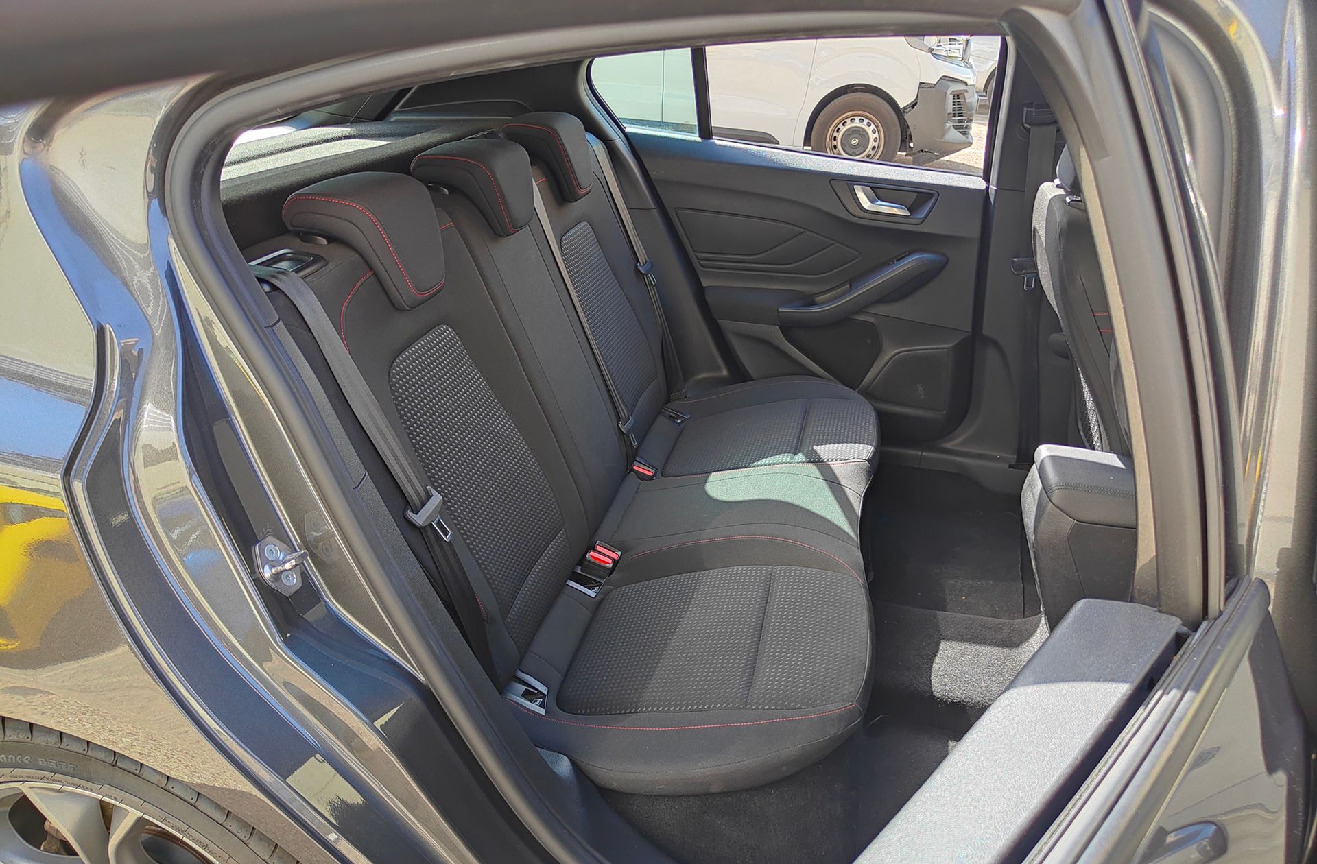 Ford Focus 1.0 EcoBoost ST-Line - foto 17
