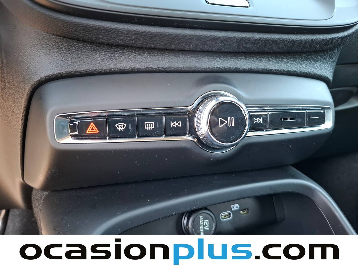 Foto Volvo XC40 Volvo XC40 B3 G Essential Auto (163 CV)