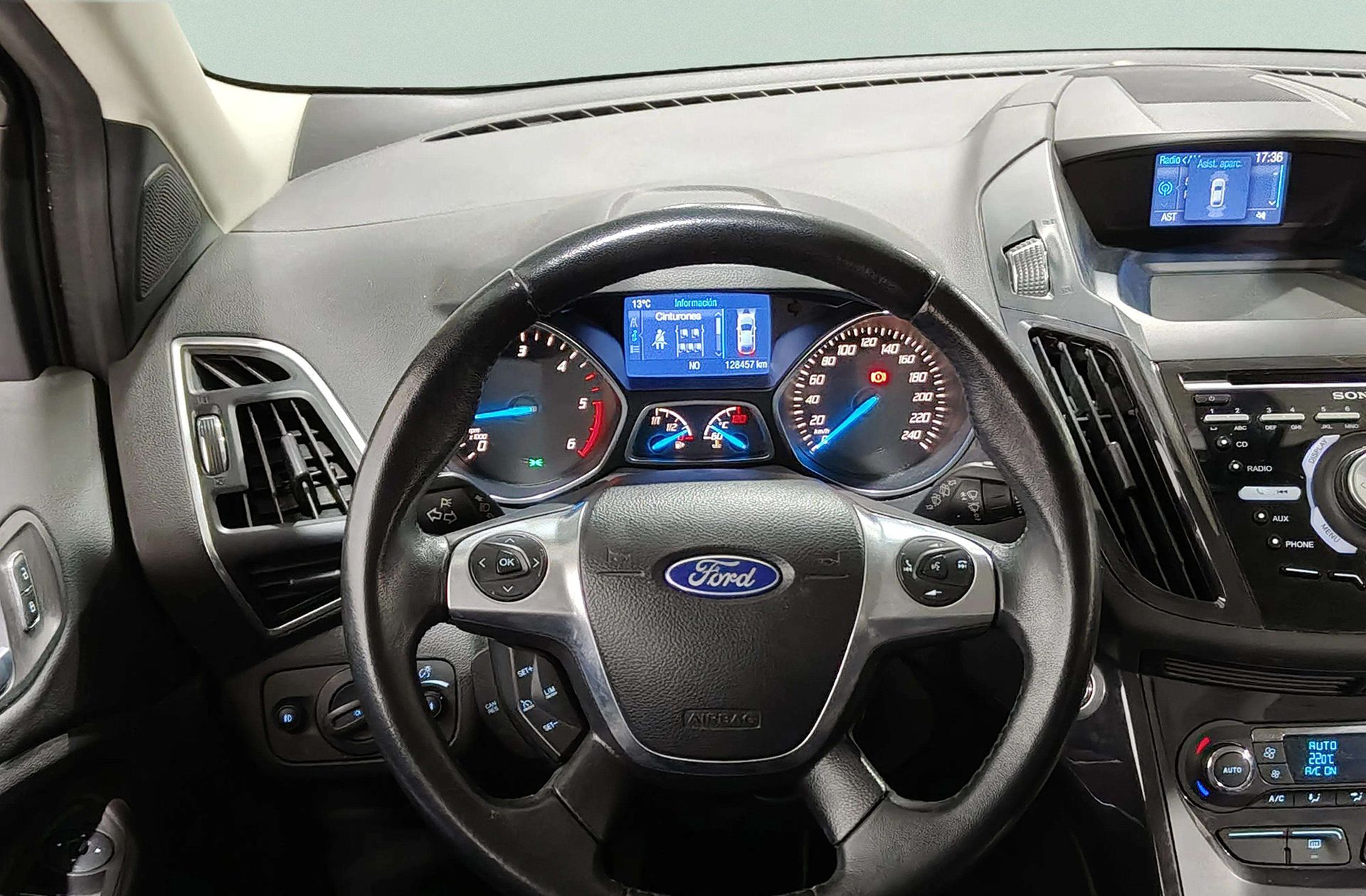 Ford Kuga 2.0 TDCi Titanium 4x2 - foto 22