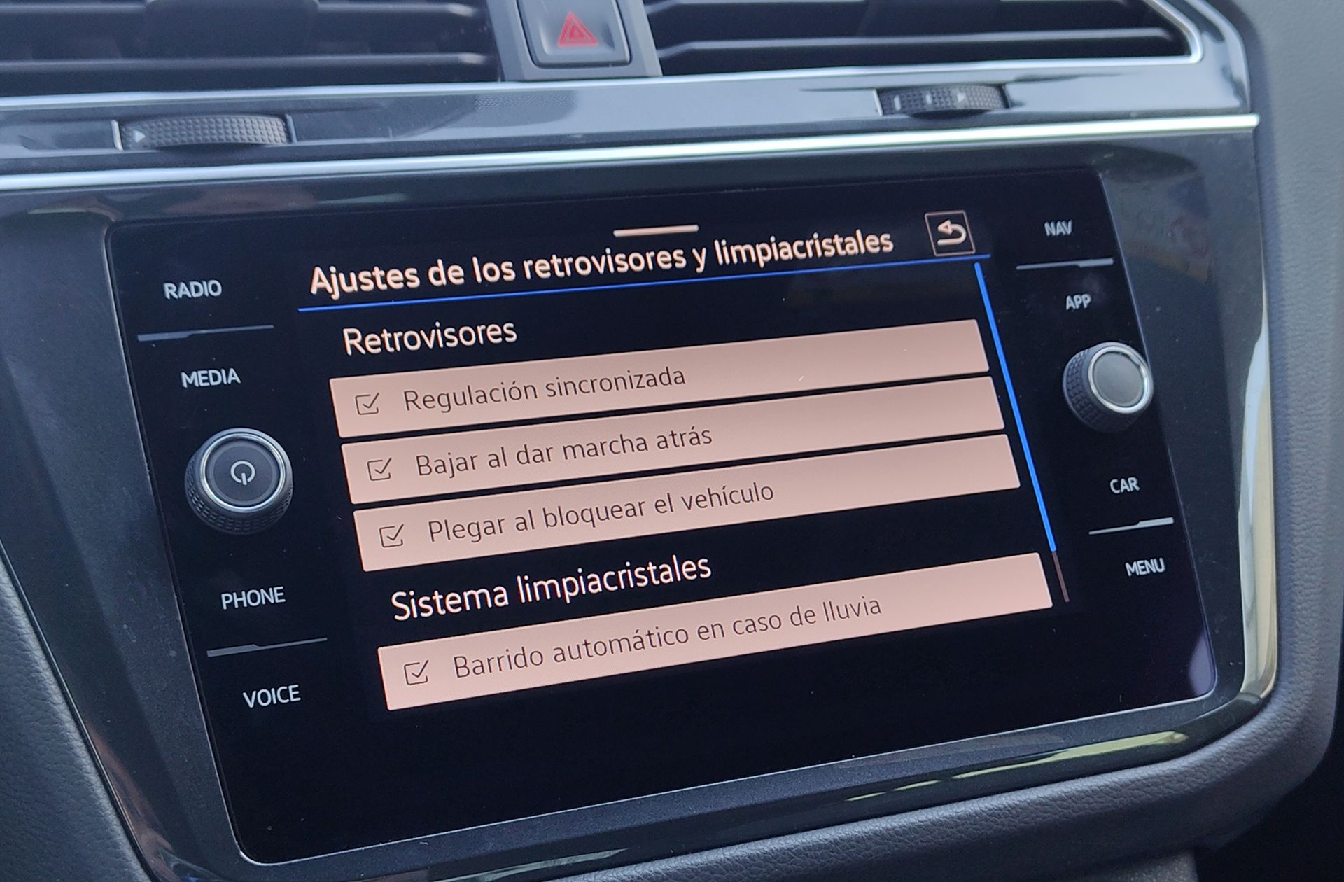 Volkswagen Tiguan R-Line 2.0 TDI DSG - foto 15