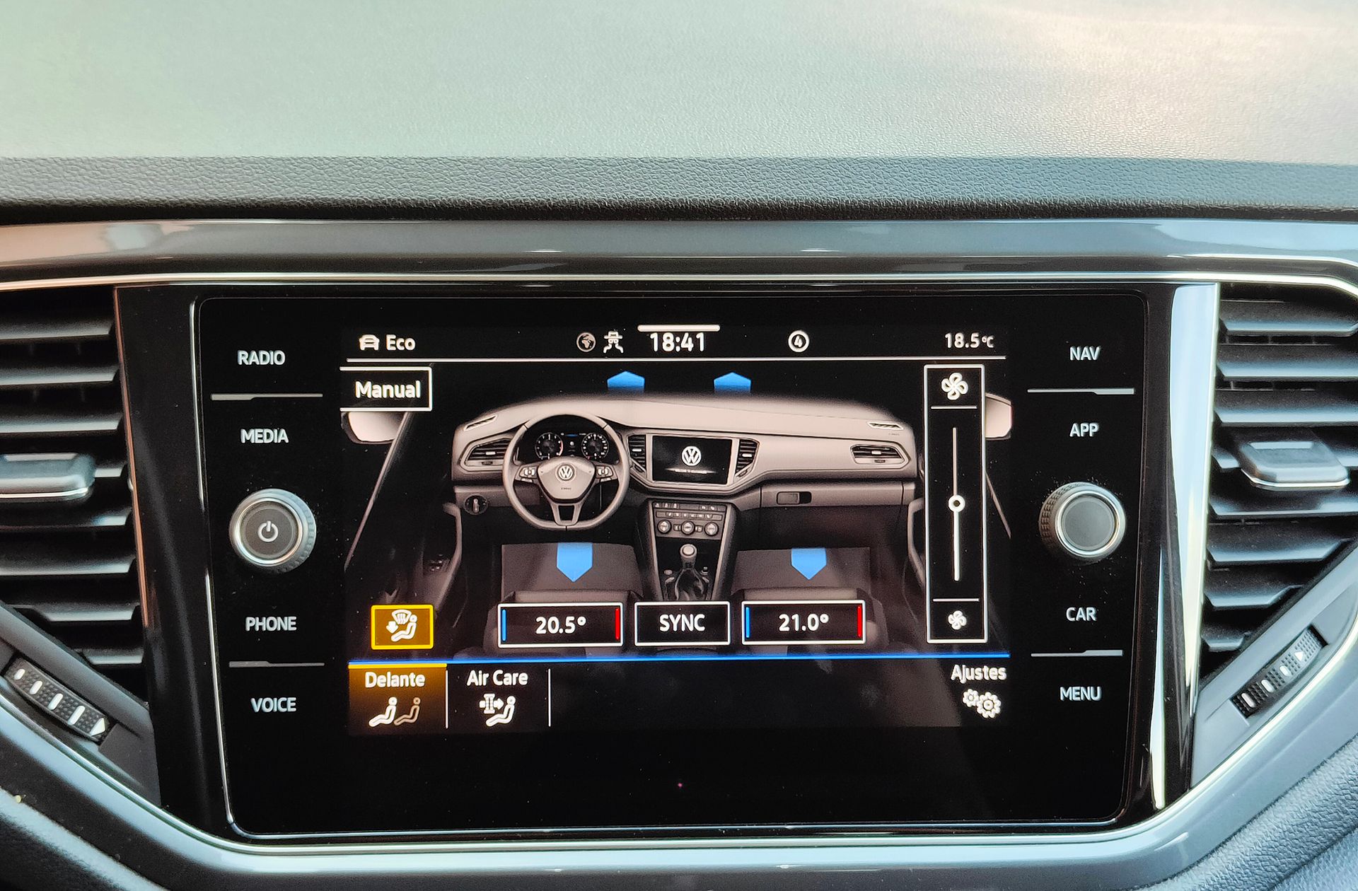 Volkswagen T-Roc Sport 2.0 TDI DSG - foto 32