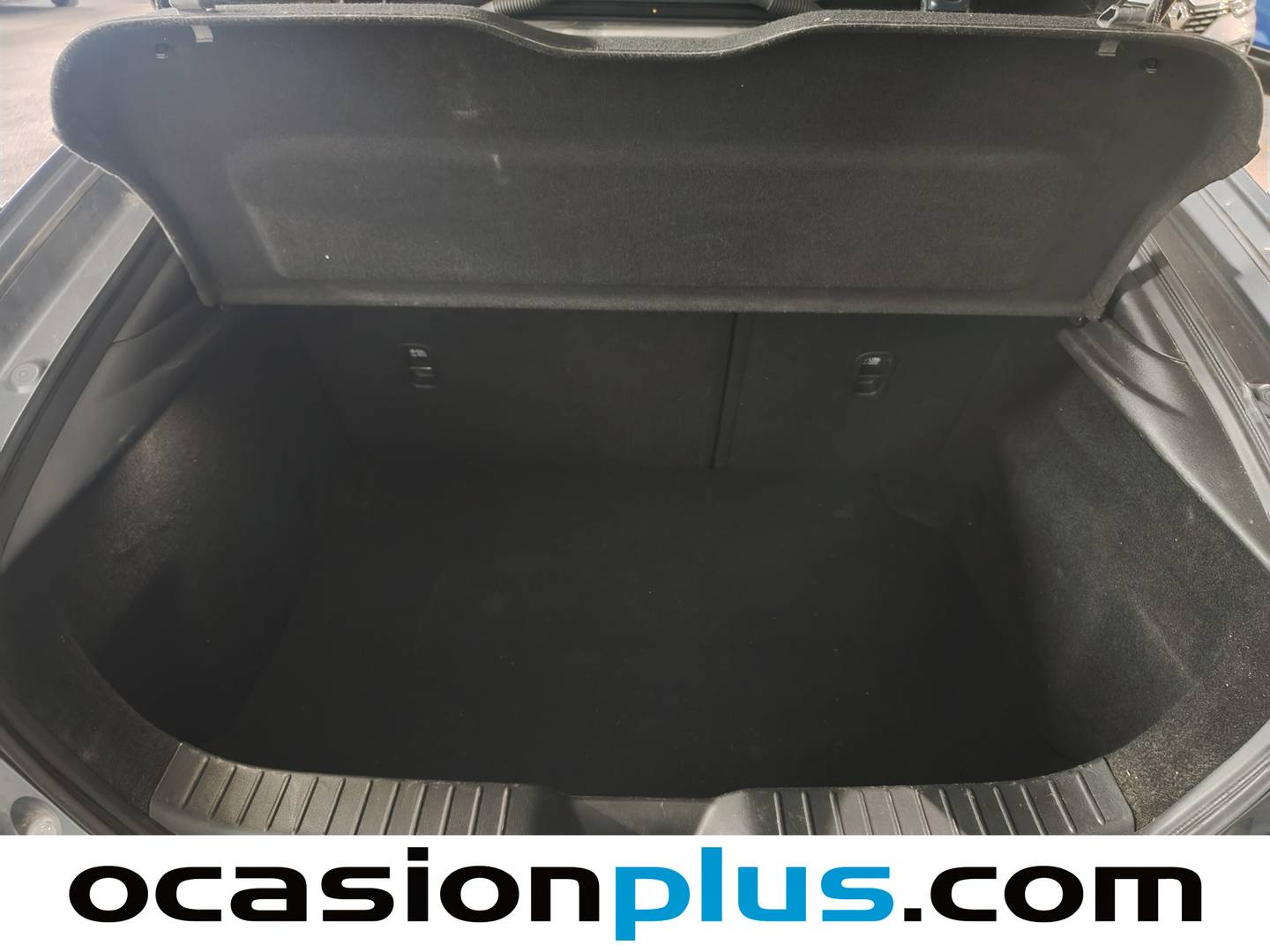 Fotos maletero Mazda Mazda3 Mazda Mazda 3 2.0 Skyactiv-G Evolution (122 CV)