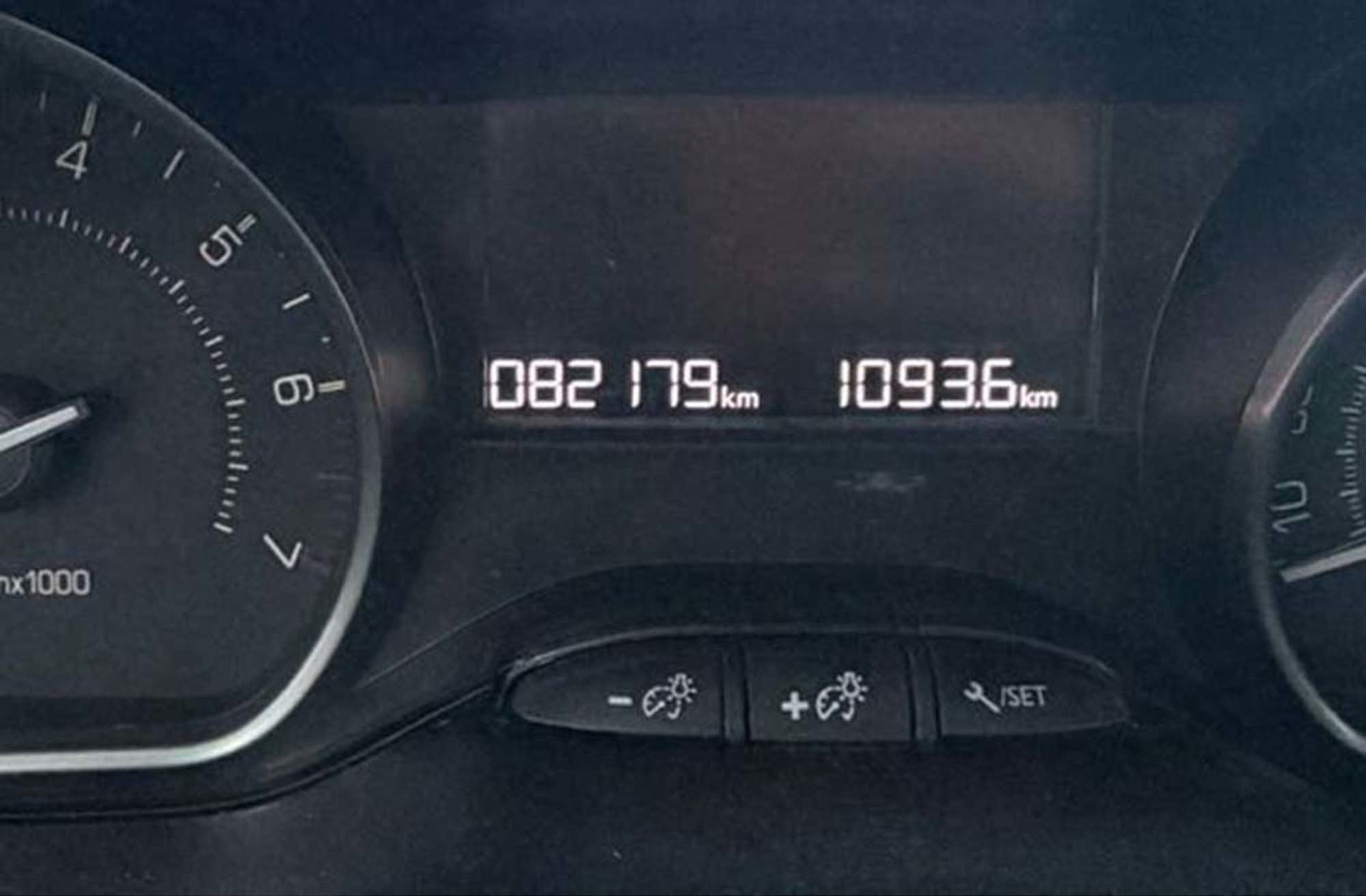 Peugeot 208 PureTech Signature - foto 8