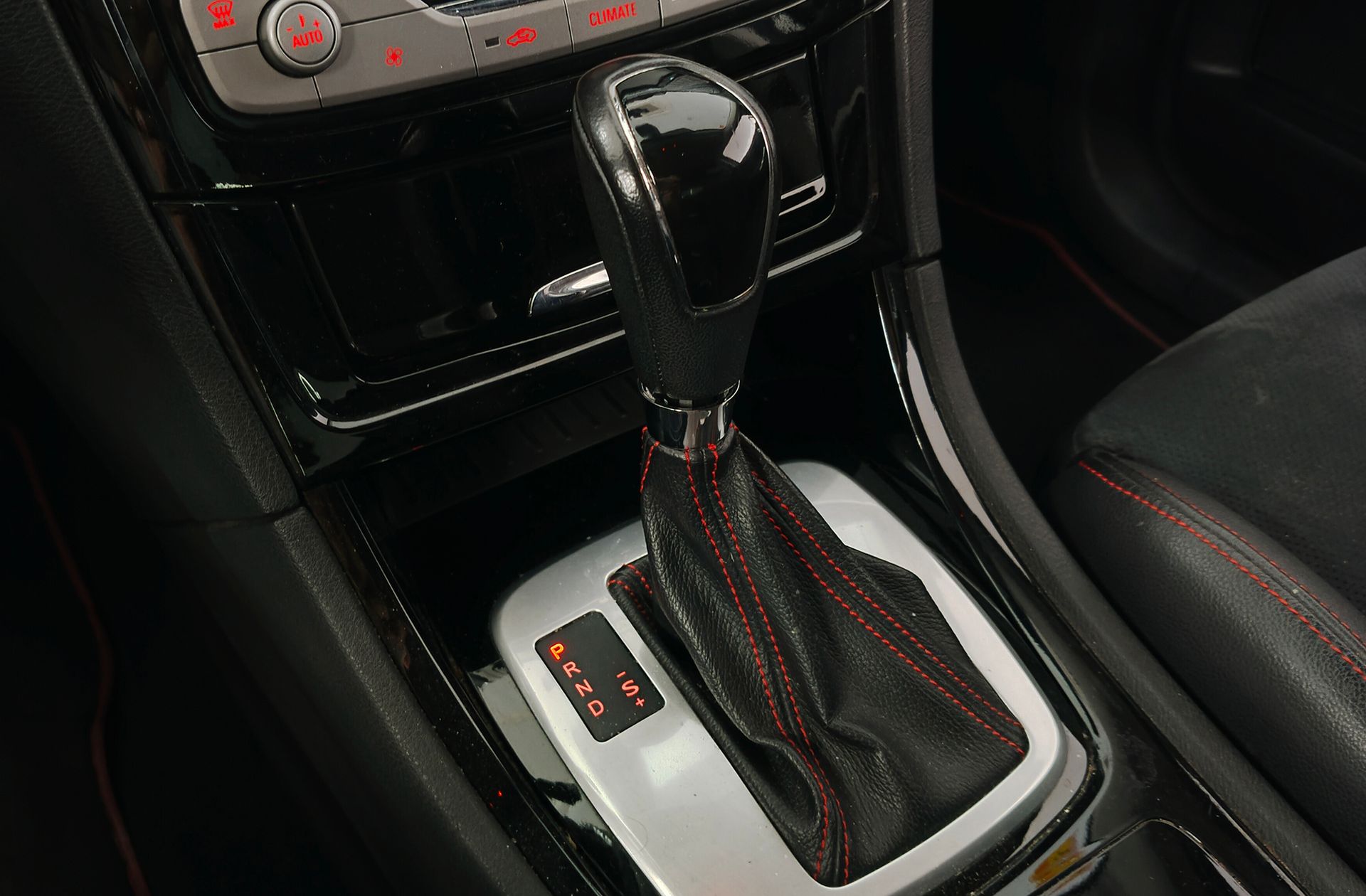Ford Mondeo 2.0 EcoBoost 203 Titanium S Powershift - foto 6