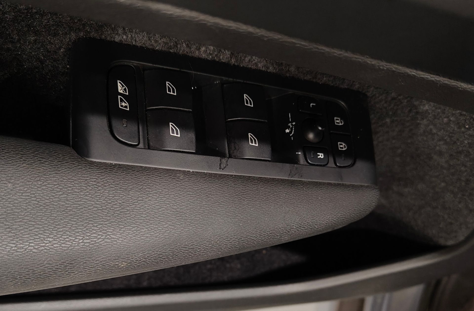 Volvo XC40 Recharge Plus - foto 28