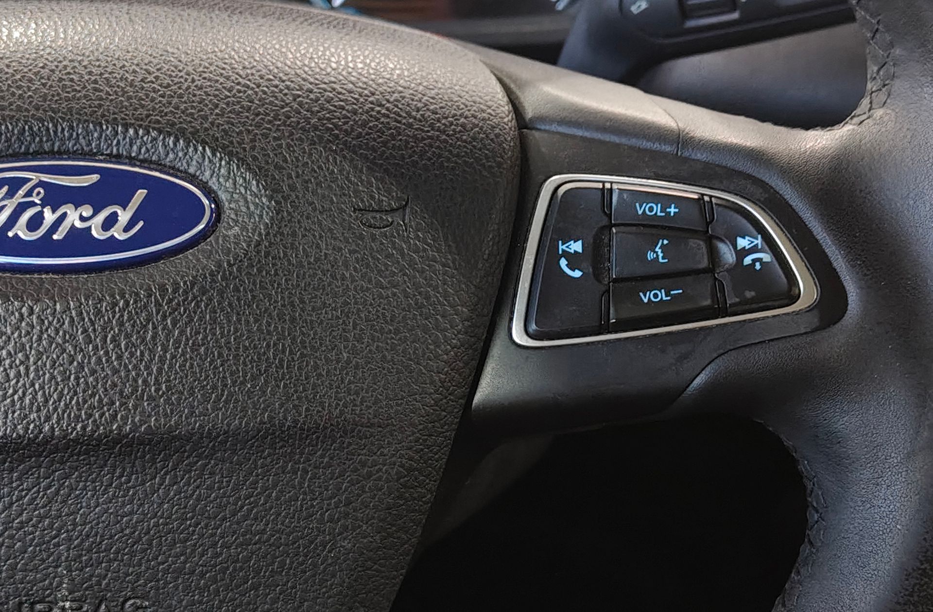 Ford EcoSport 1.0T EcoBoost Titanium - foto 24