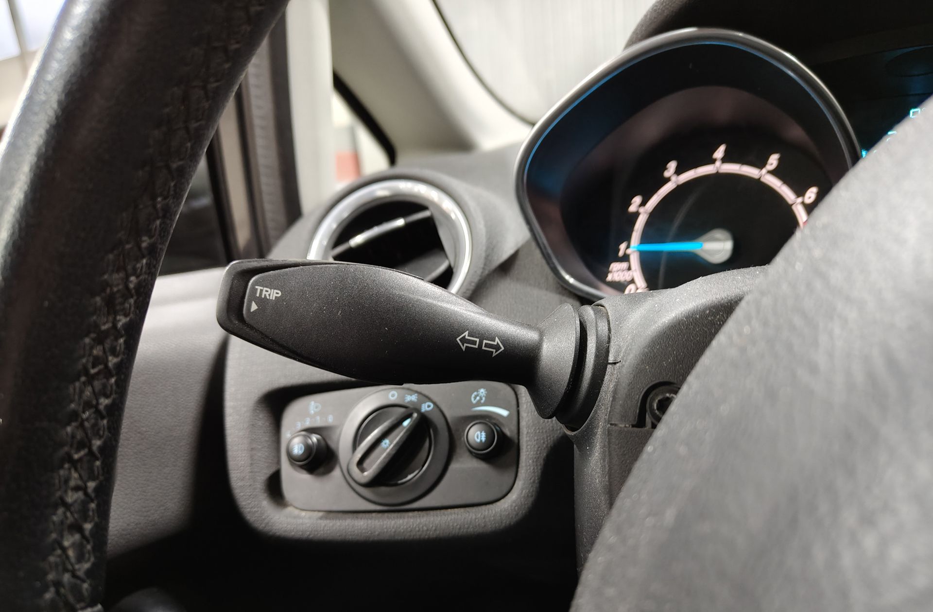 Ford Fiesta 1.0 EcoBoost Trend - foto 19