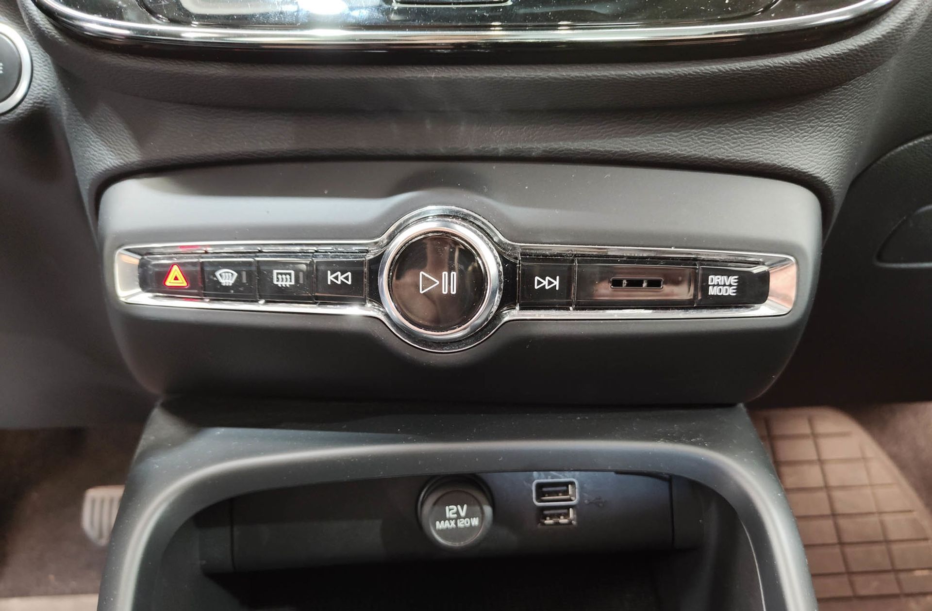 Volvo XC40 D3 Business Plus - foto 32