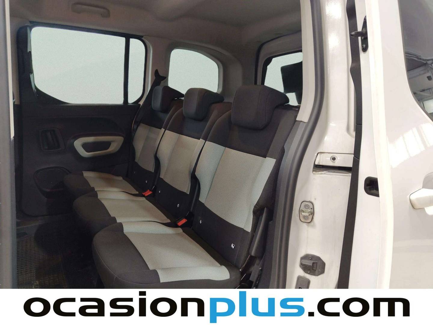 Foto asientos traseros Citroën Berlingo Citroën Berlingo BlueHDi 100 S&S Talla M Shine (102 CV)