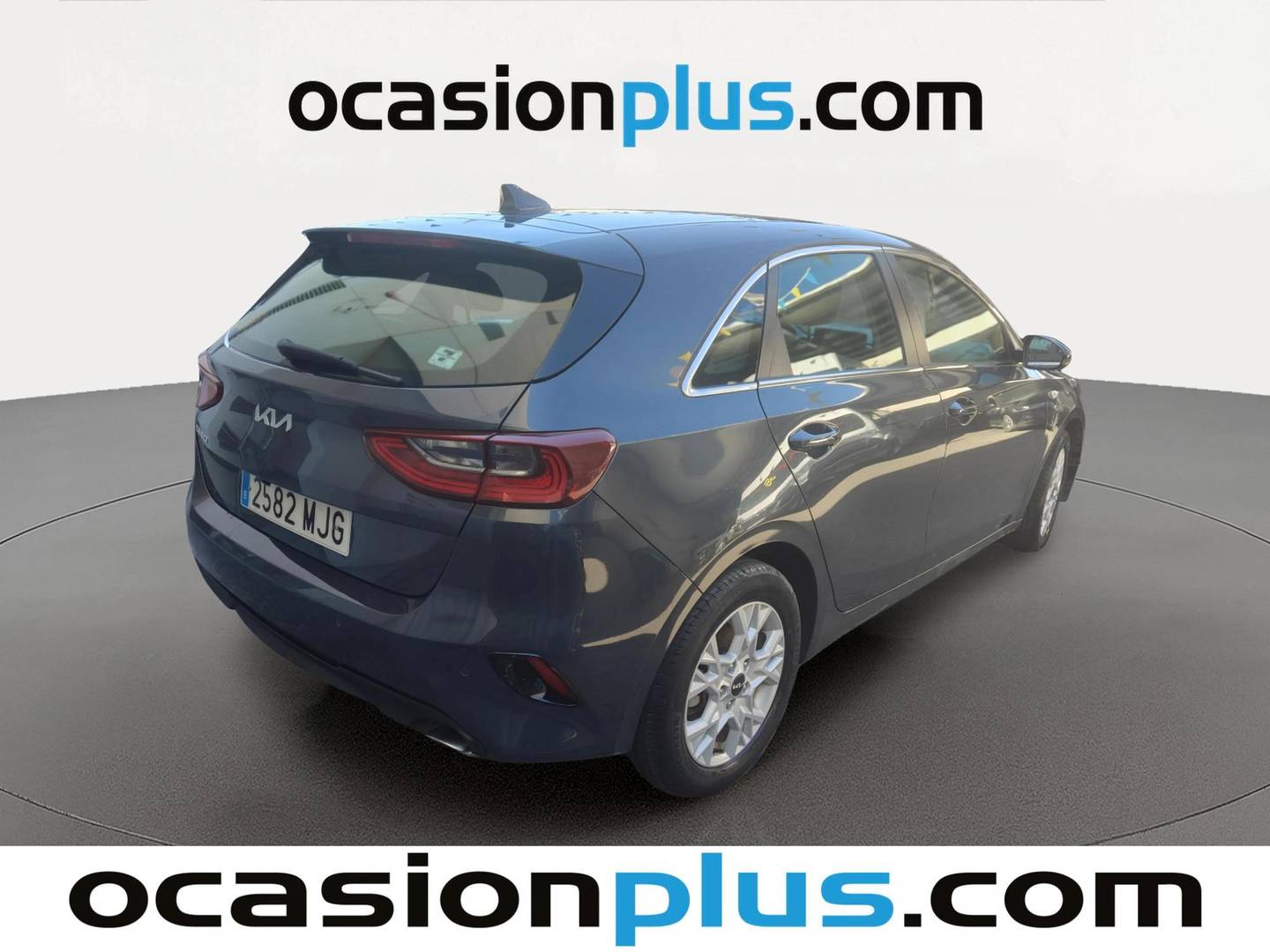 Foto trasera KIA Ceed KIA Ceed 1.6 MHEV iMT Drive (136 CV) derecha