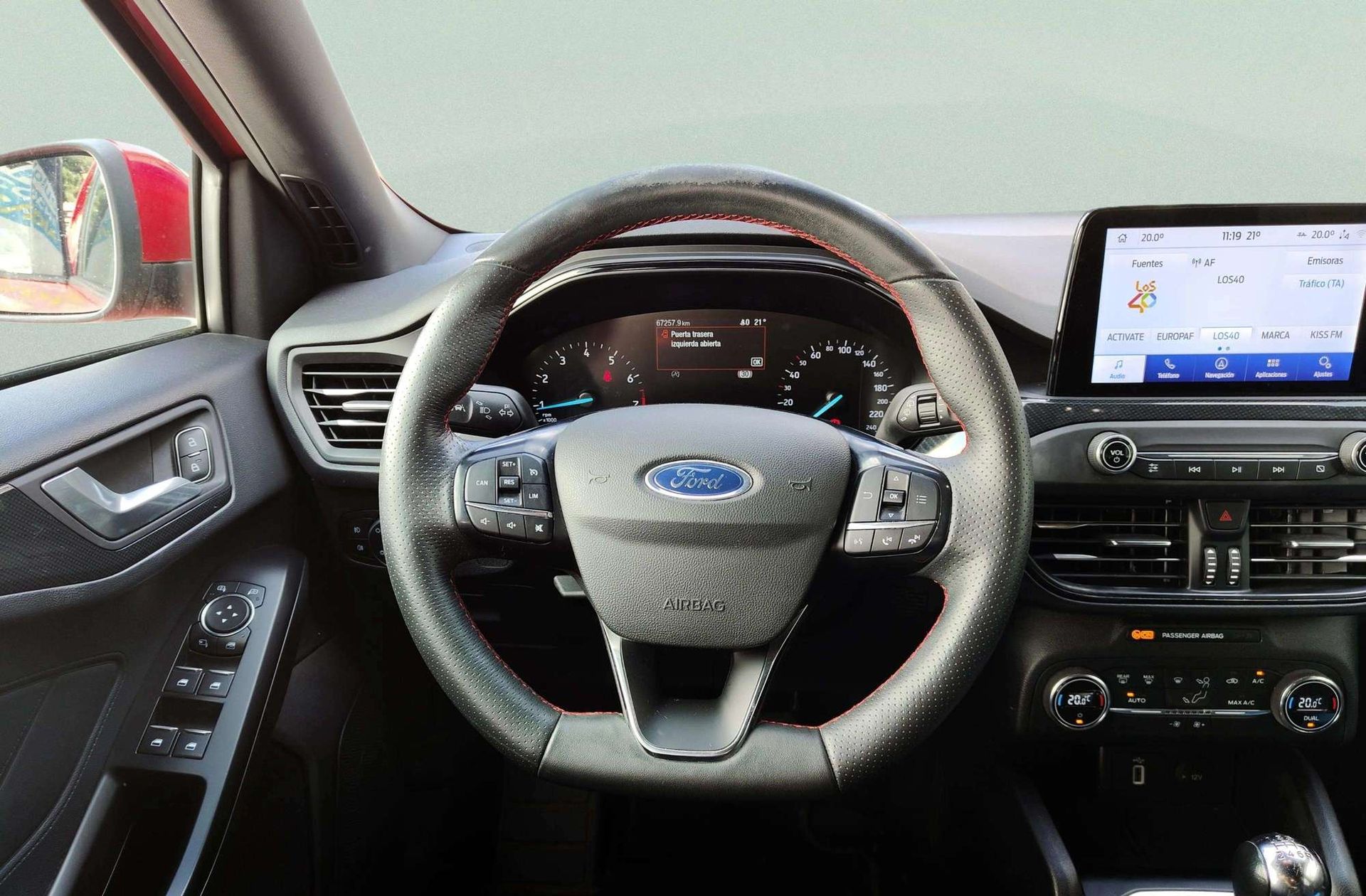 Ford Focus 1.0 EcoBoost ST-Line - foto 27