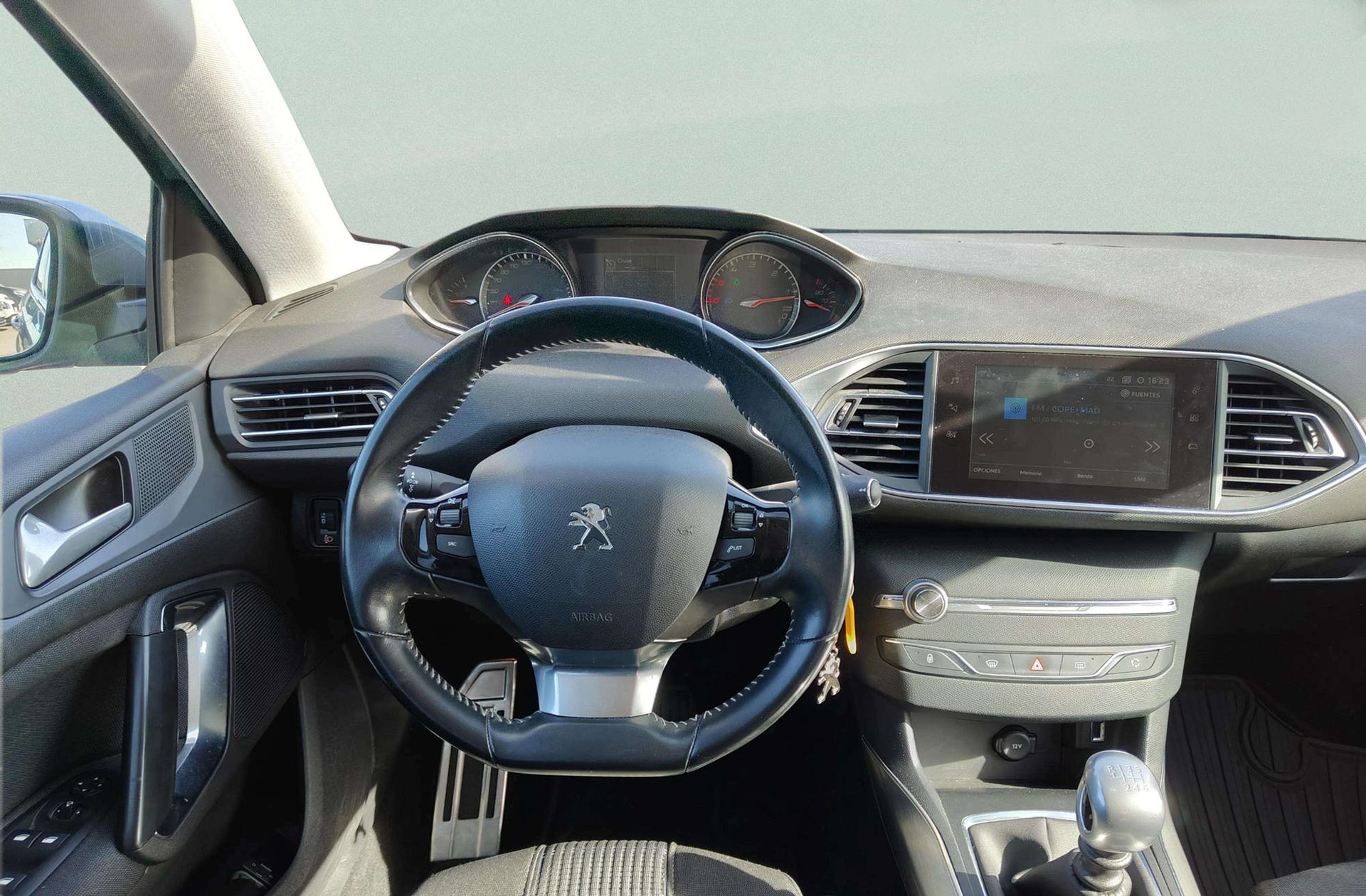 Peugeot 308 BlueHDi 130 Allure - foto 21