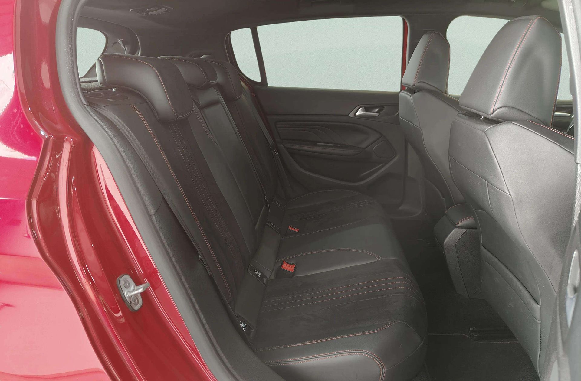 Peugeot 308 GTi by Peugeot Sport - foto 24