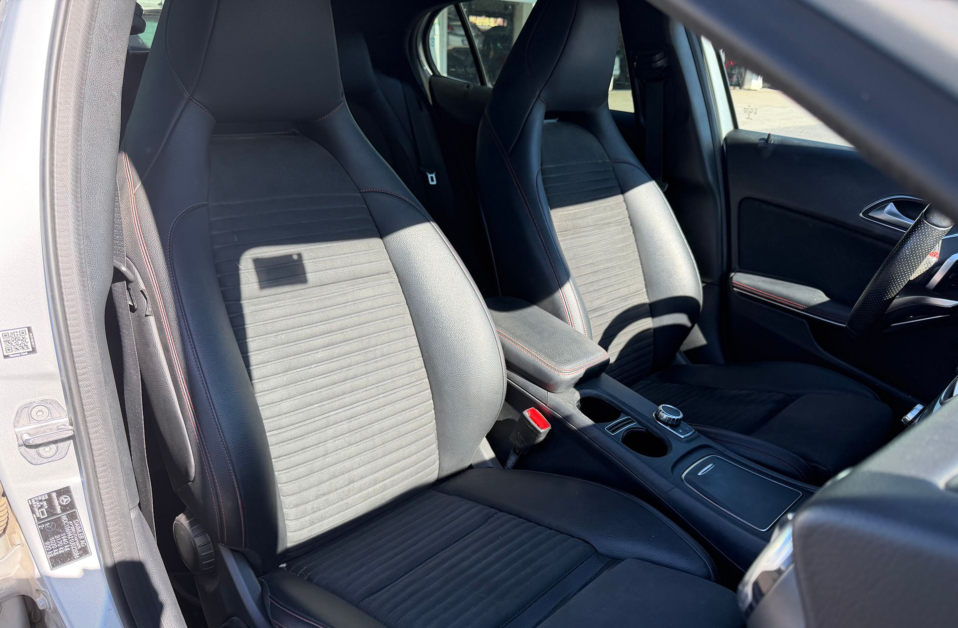Mercedes-Benz GLA 180 Pack AMG - foto 16