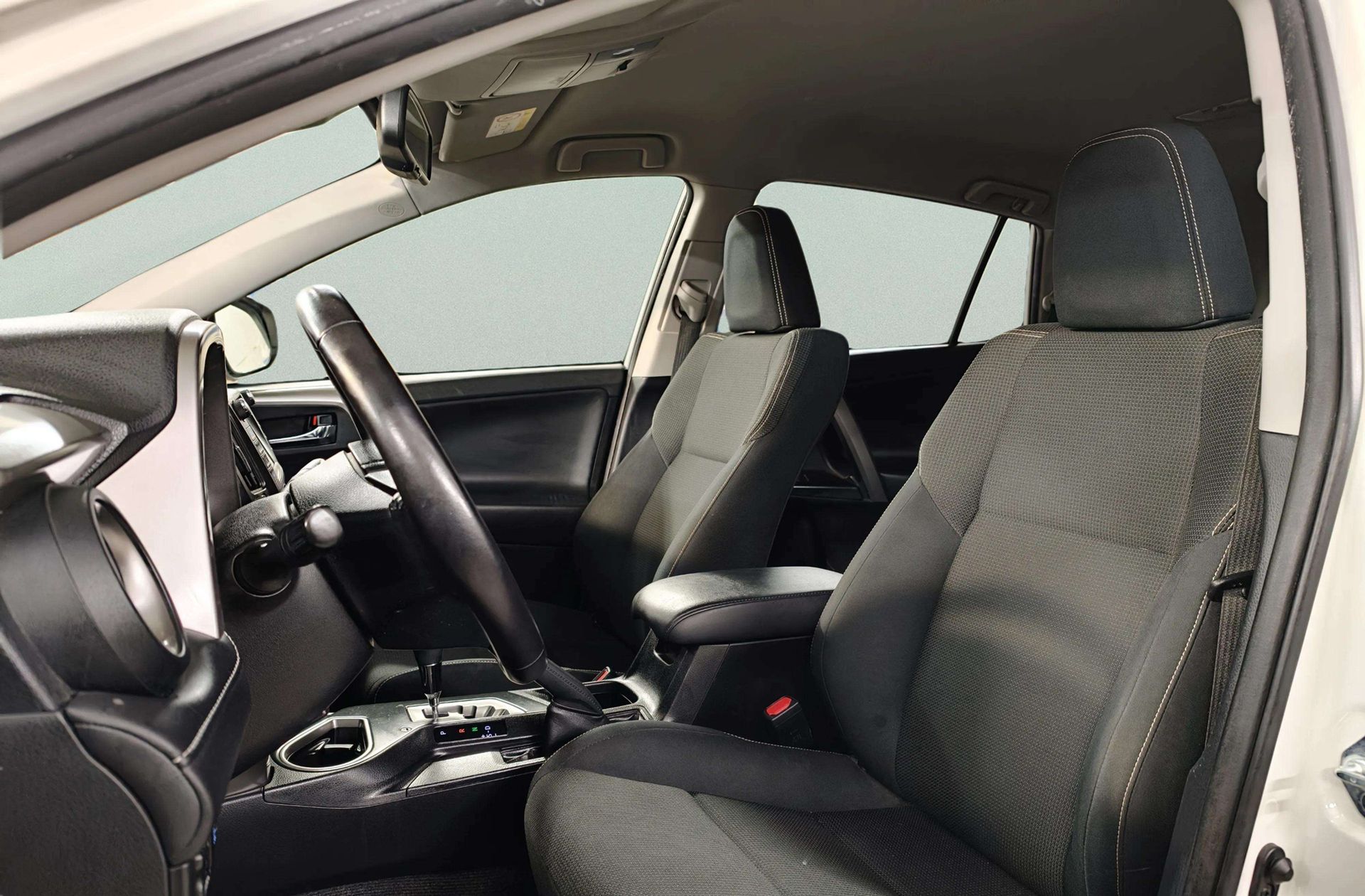 Toyota RAV4 2.5l hybrid Advance Pack Drive 2WD - foto 10