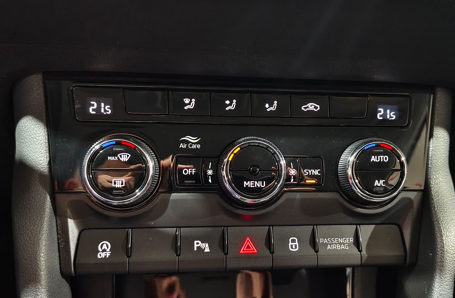 Škoda Karoq 2.0 TDI Selection - foto 26