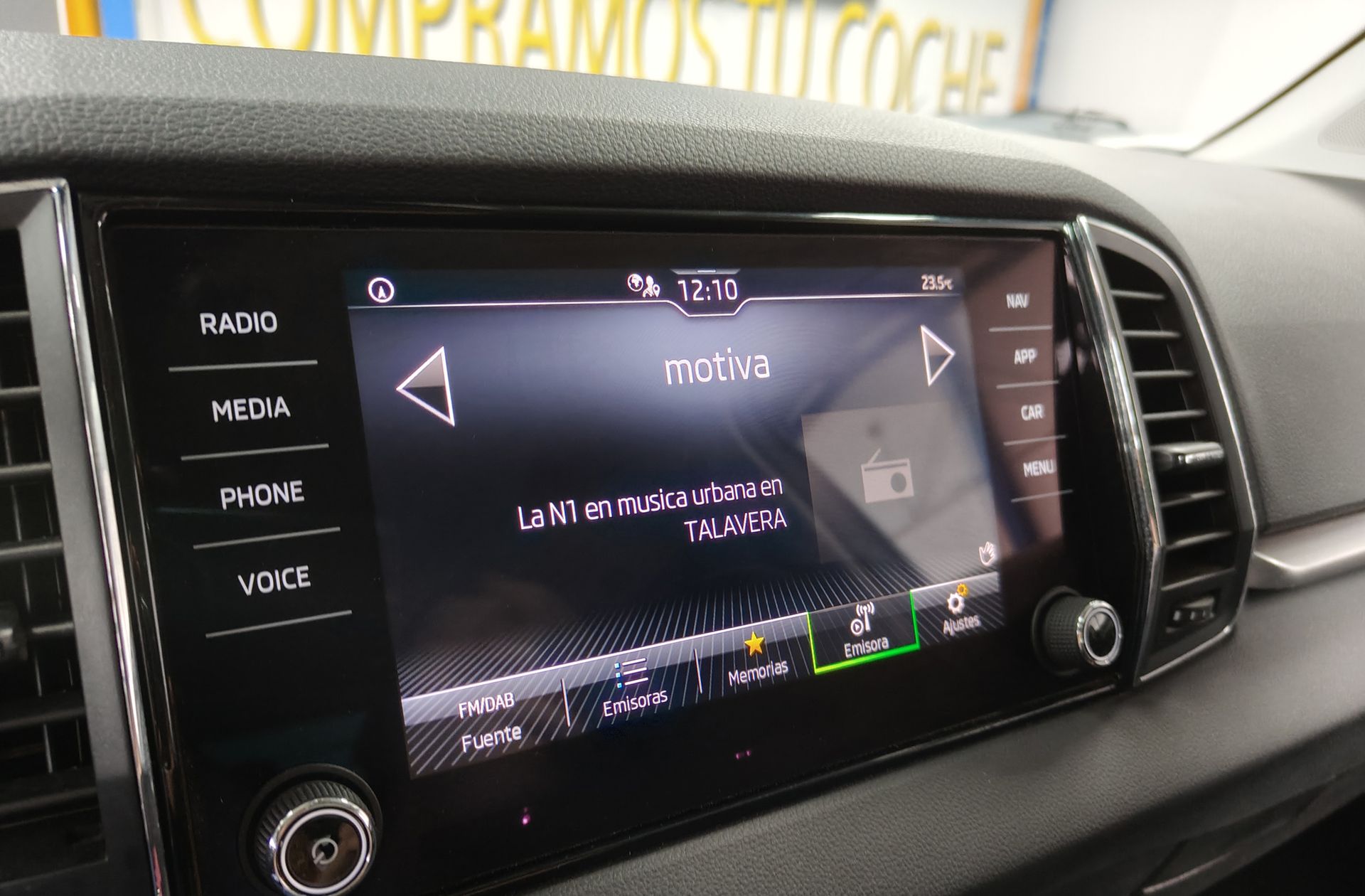 Škoda Karoq 2.0 TDI Selection - foto 29