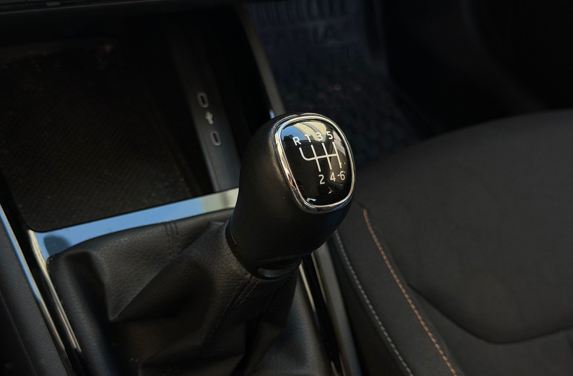Škoda Kamiq 1.0 TSI Ambition - foto 5