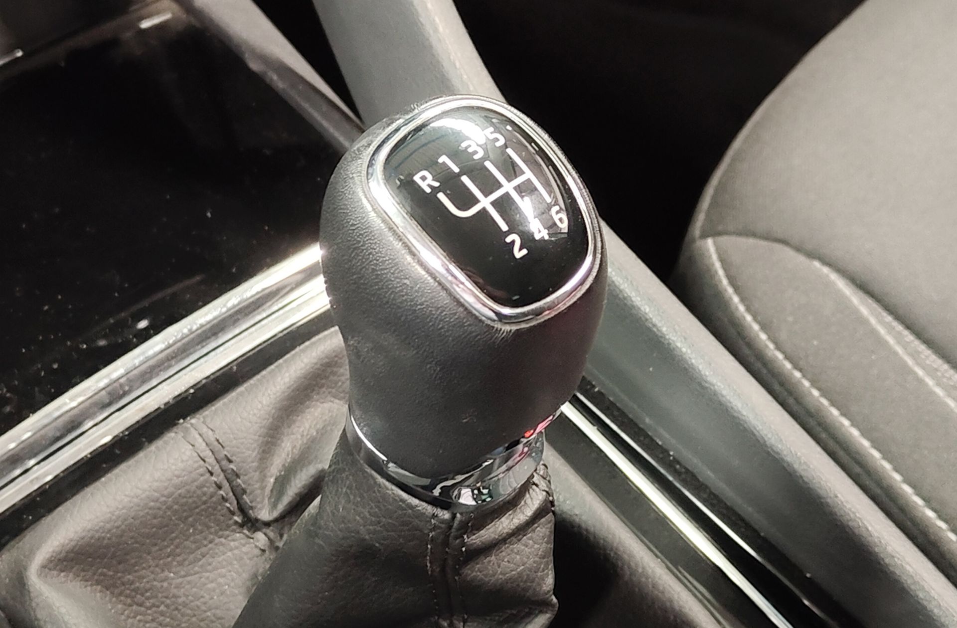 Škoda Karoq 2.0 TDI Selection - foto 5