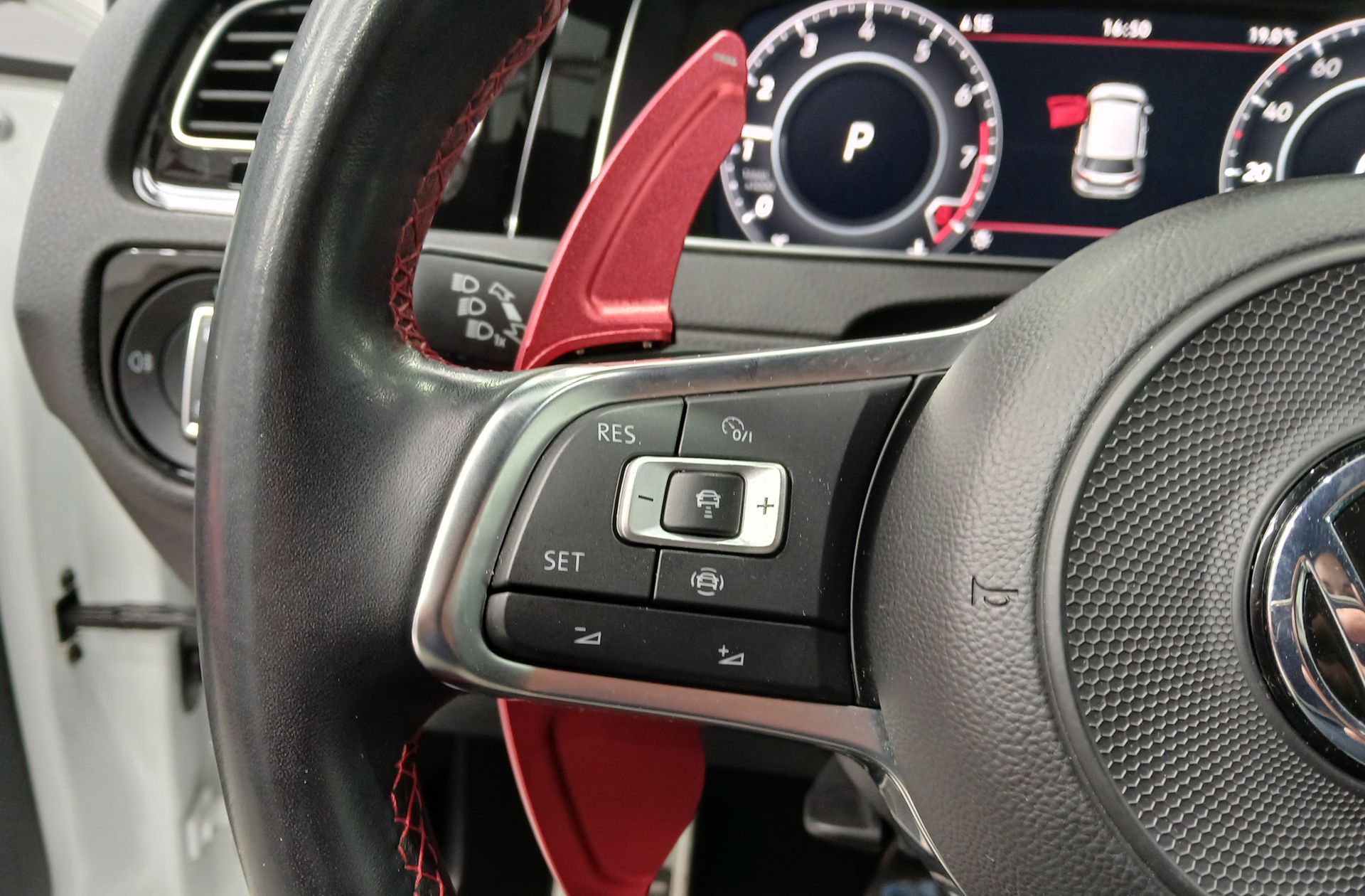 Volkswagen Golf GTI Performance 2.0 TSI DSG - foto 30