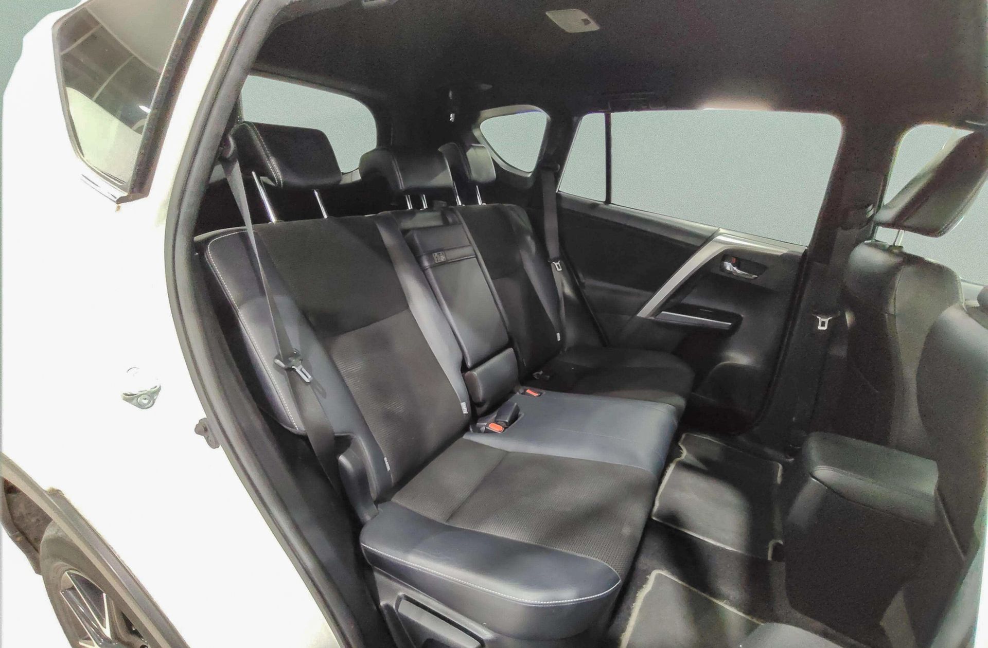 Toyota RAV4 2.5l hybrid Feel! 2WD - foto 18