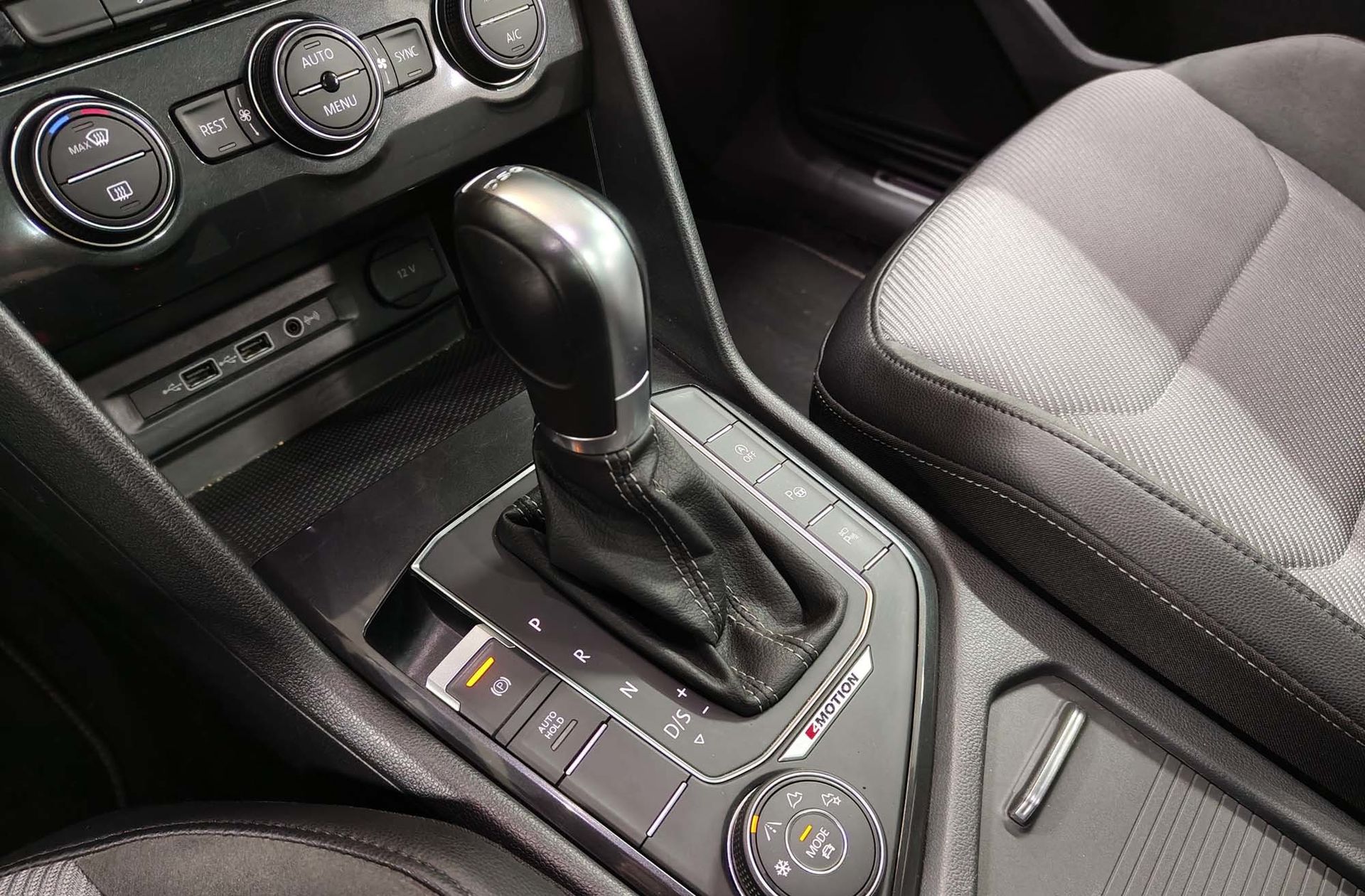 Volkswagen Tiguan Sport 2.0 TDI BMT 4Motion Pack R-line DSG - foto 7