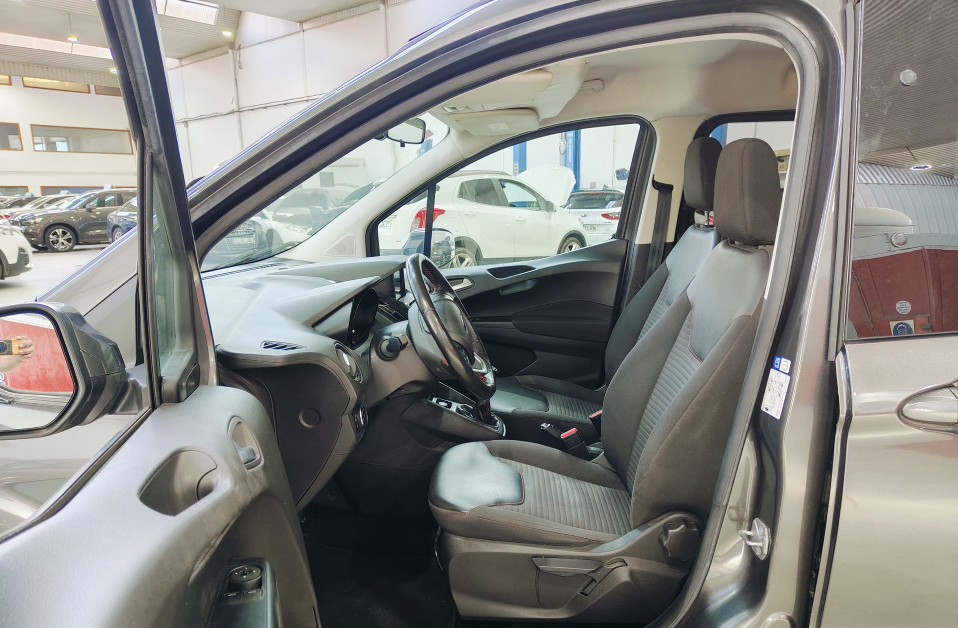 Ford Tourneo Courier 1.0 EcoBoost Sport - foto 12