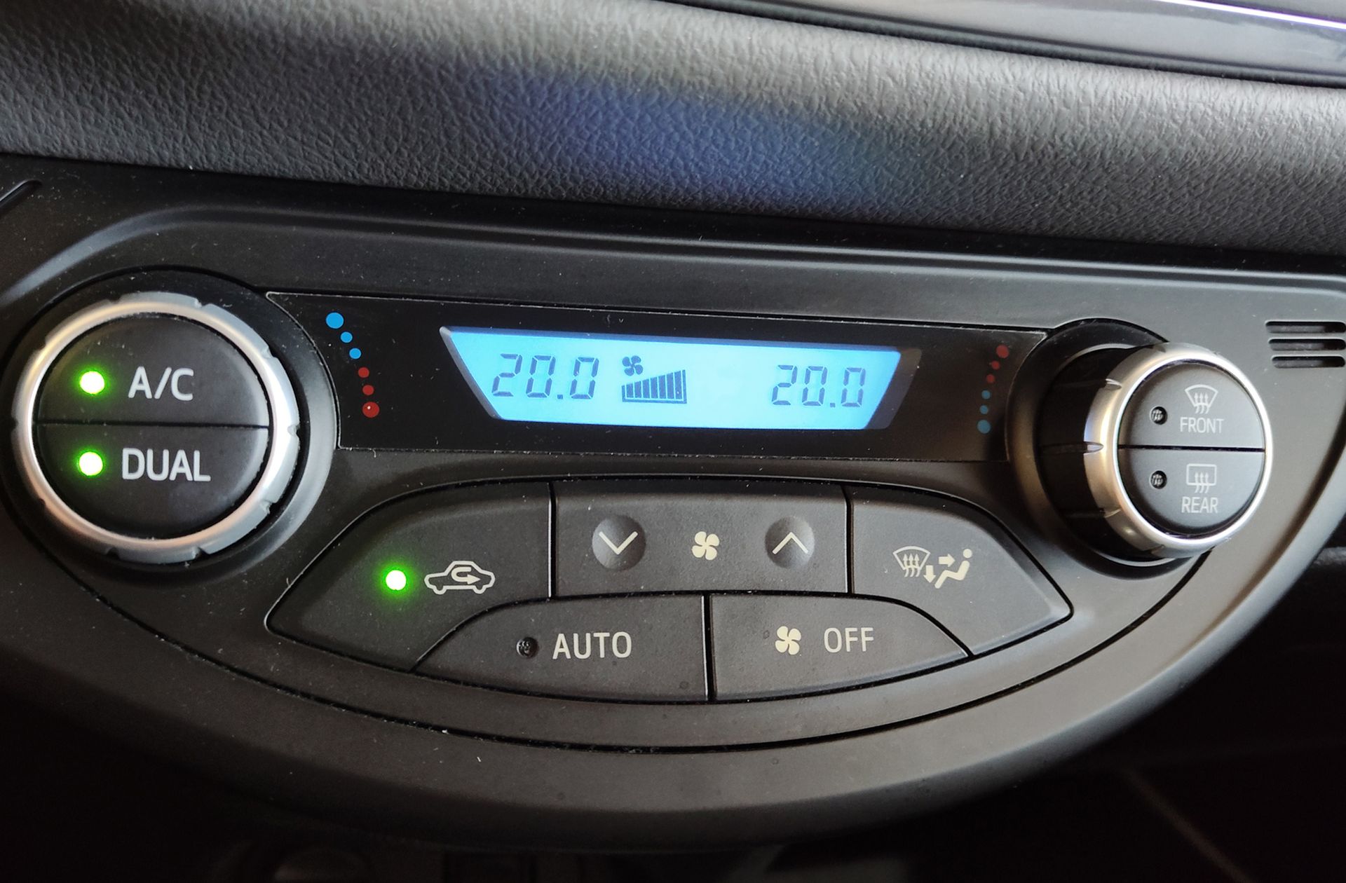 Toyota Yaris 1.5 Hybrid Active - foto 24