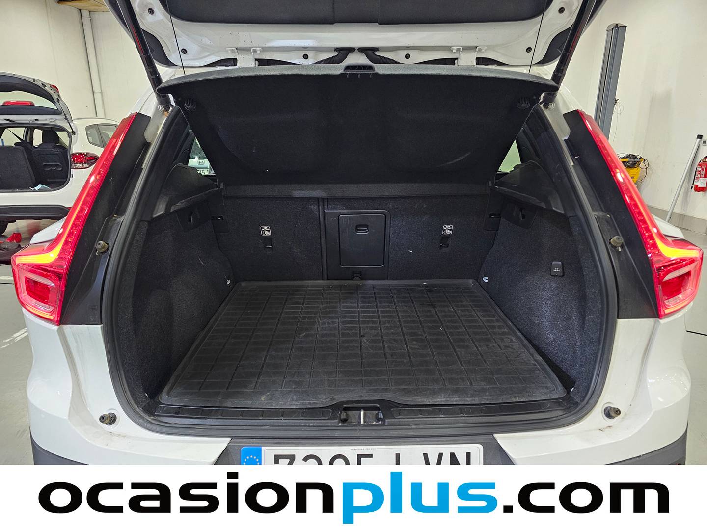 Foto Volvo XC40 Volvo XC40 B3 G Momentum Pro Auto (163 CV)