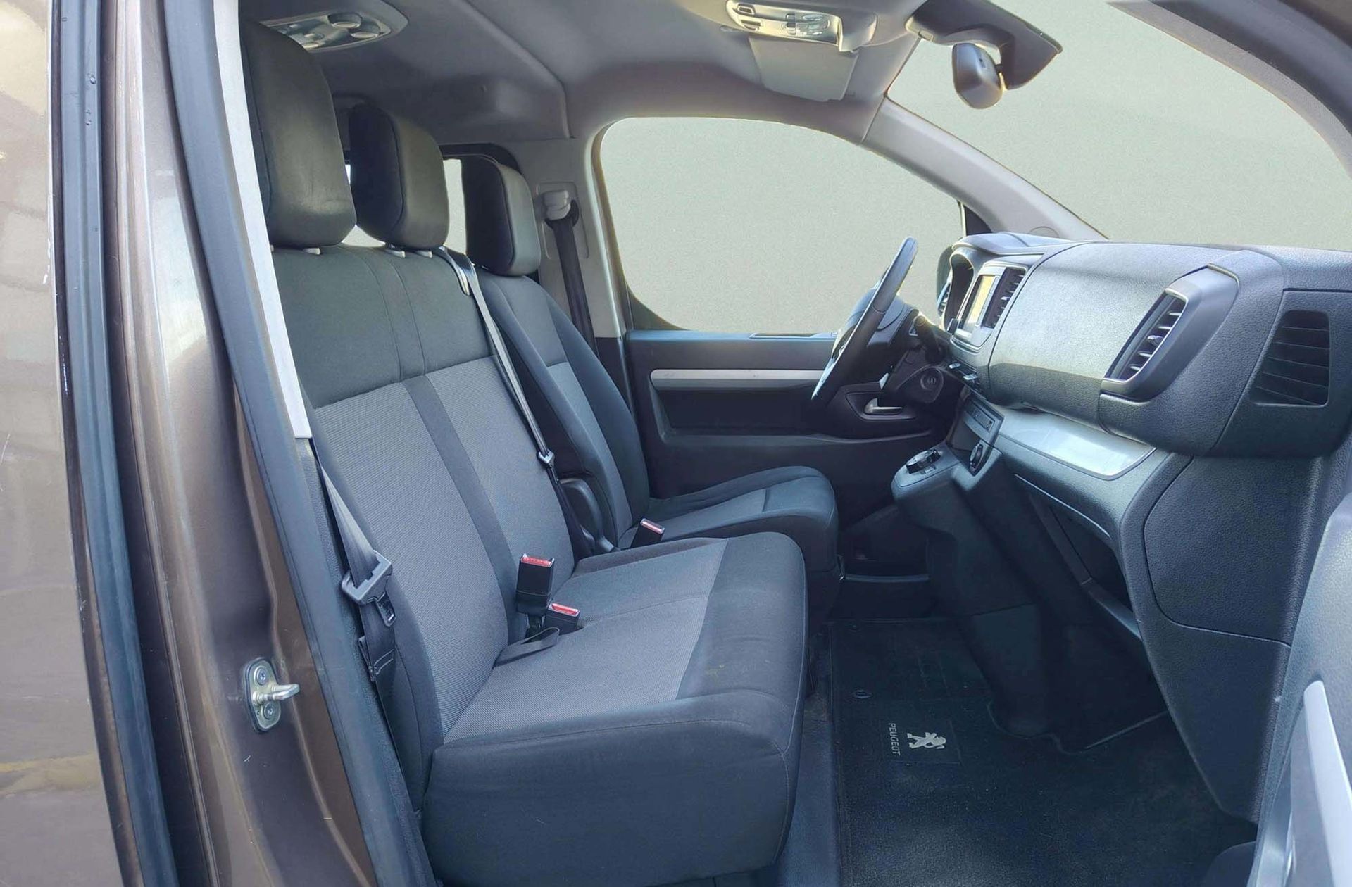 Peugeot Traveller 2.0 BlueHDi Long Business EAT8 9 plazas - foto 16