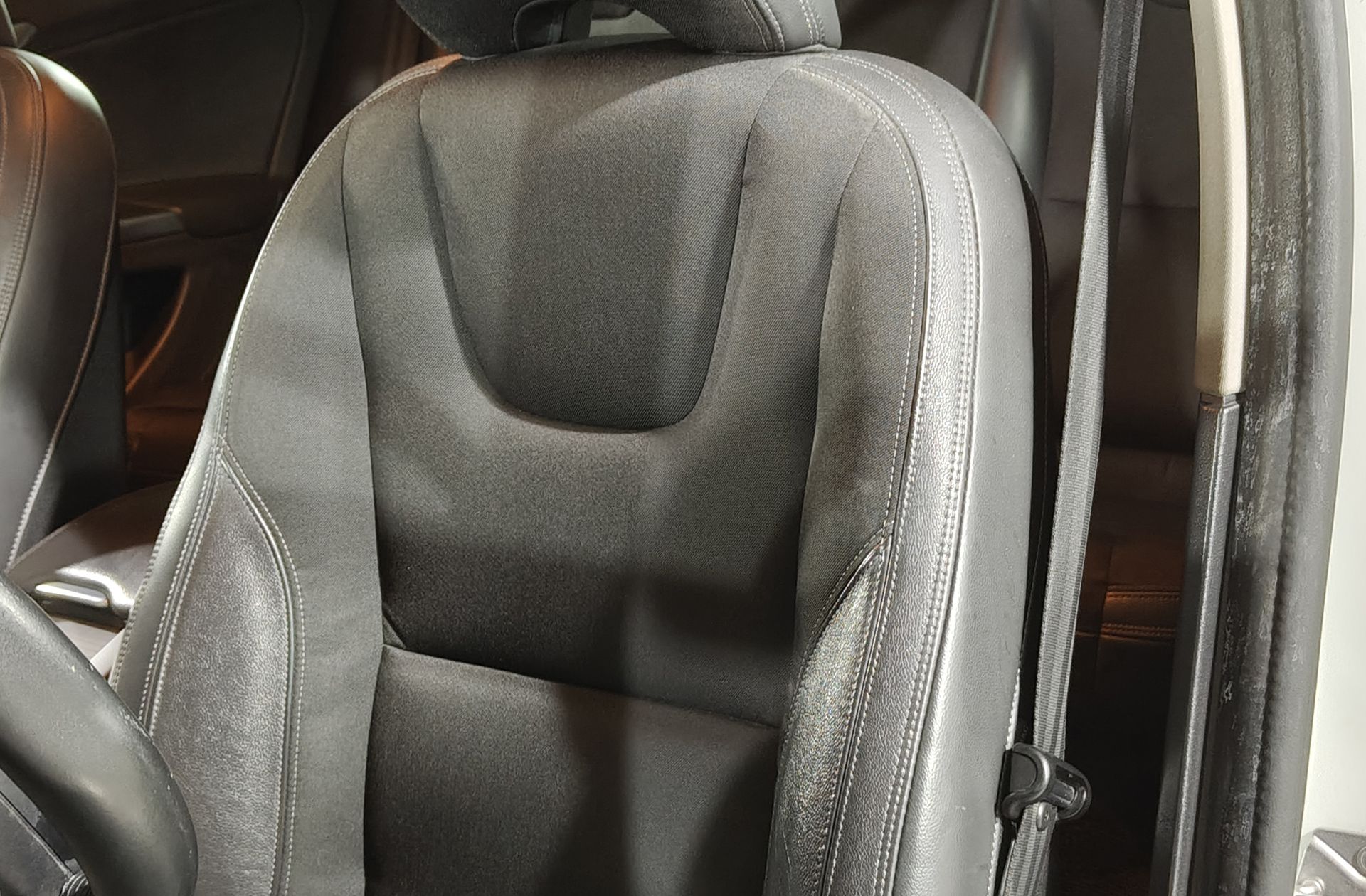 Volvo V60 Cross Country D3 Kinetic - foto 7