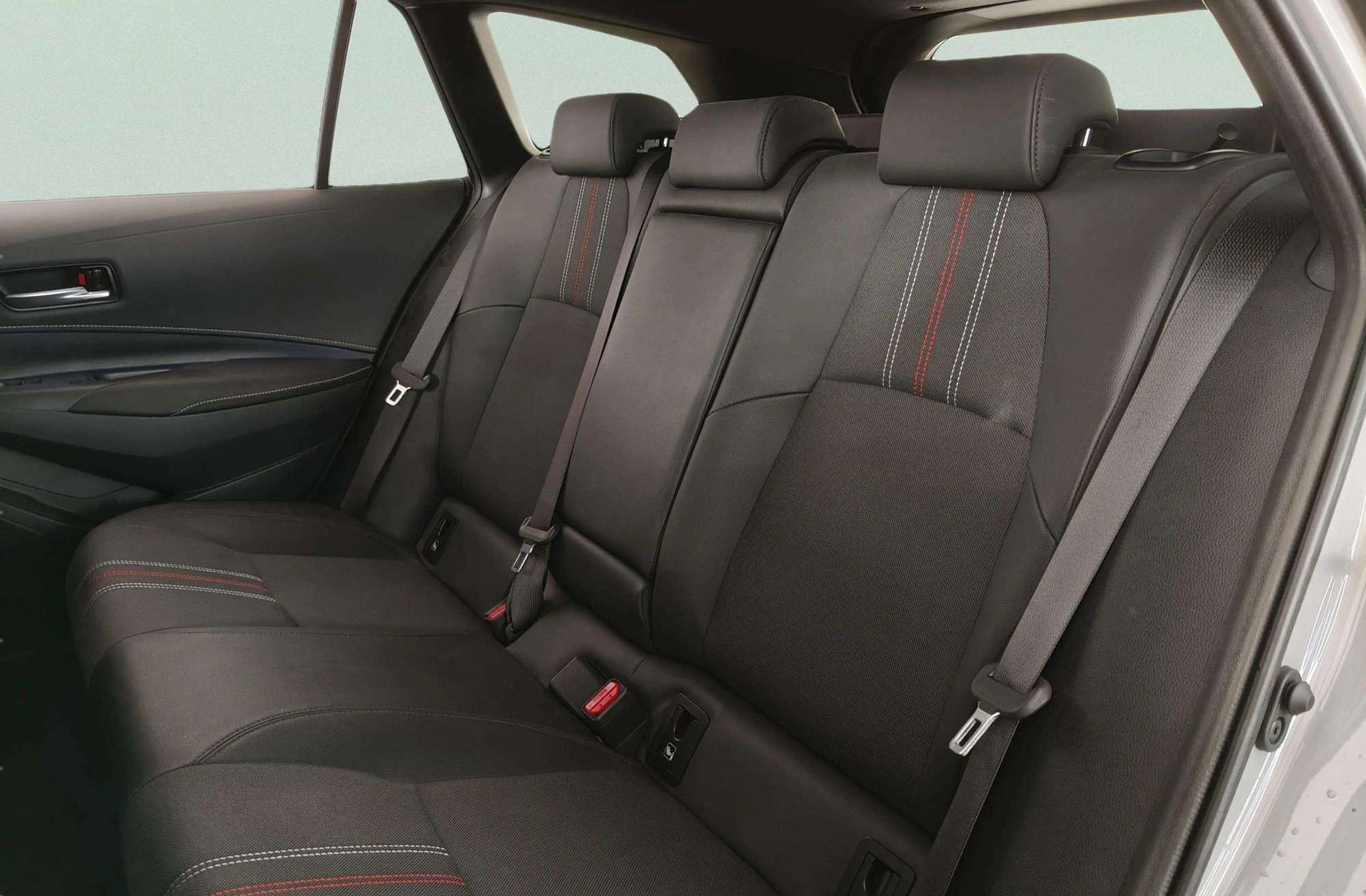 Toyota Corolla 180H Touring Sports GR-Sport E-CVT - foto 13
