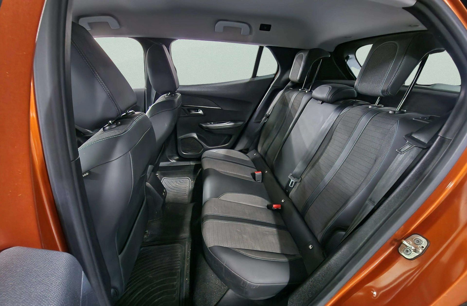 Peugeot 2008 PureTech 130 Allure Pack - foto 12