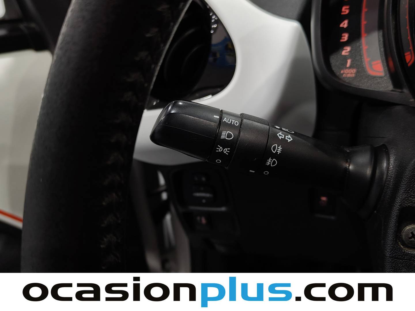 Peugeot 108 Peugeot 108 1.2 PureTech Roland Garros TOP! (82 CV) de ocasión