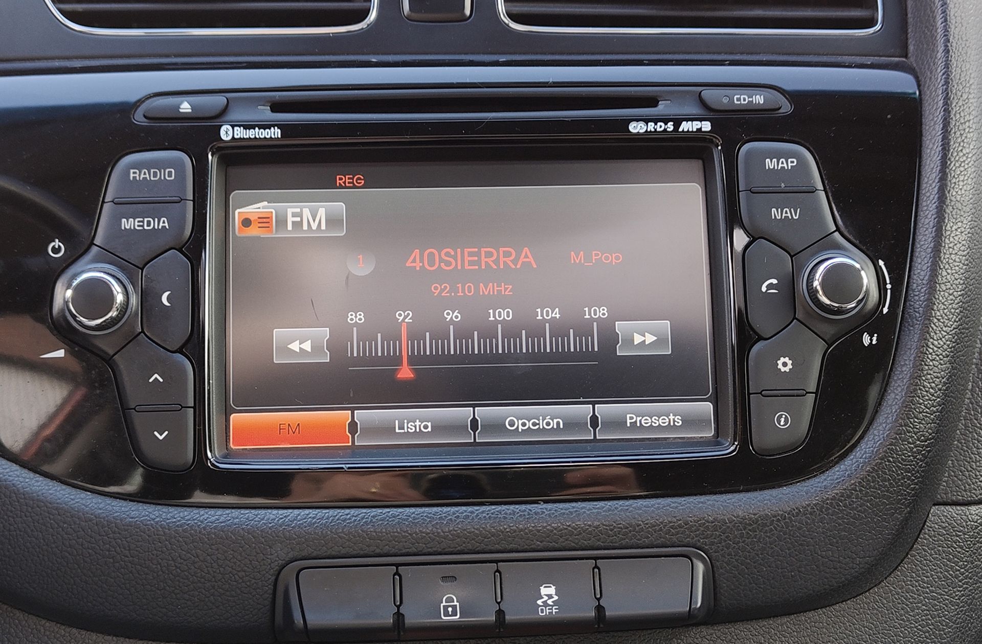 Kia Ceed 1.6 CRDi VGT Maracaná - foto 29
