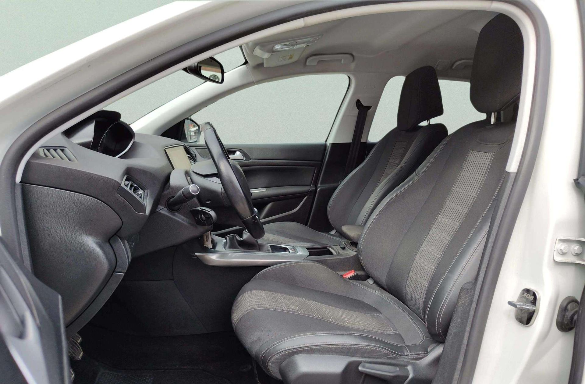Peugeot 308 SW 1.2 PureTech Allure - foto 11