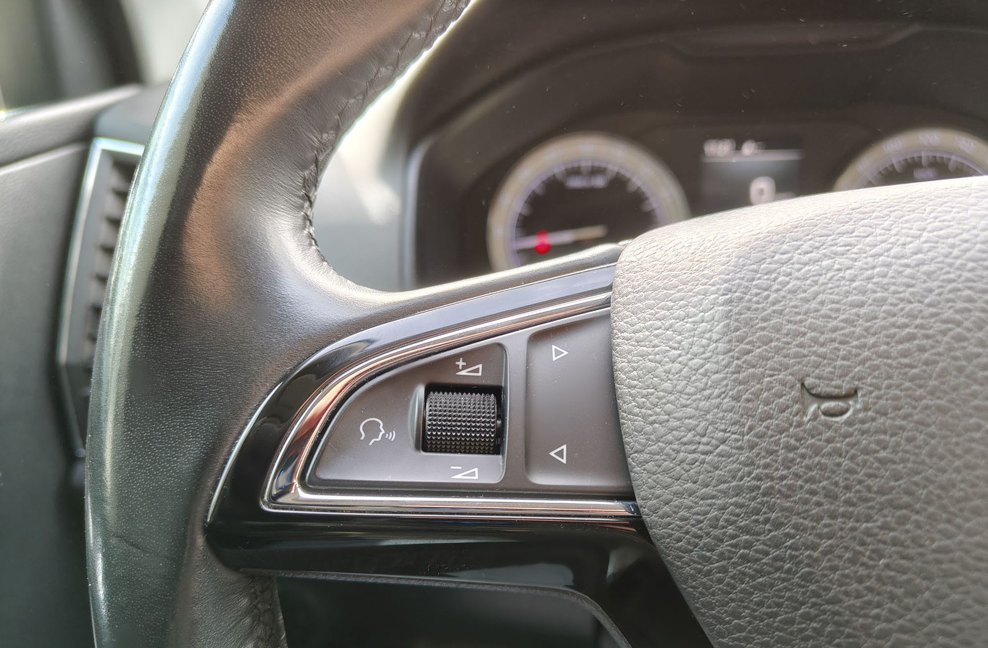 Škoda Karoq 1.6 TDI Ambition - foto 27