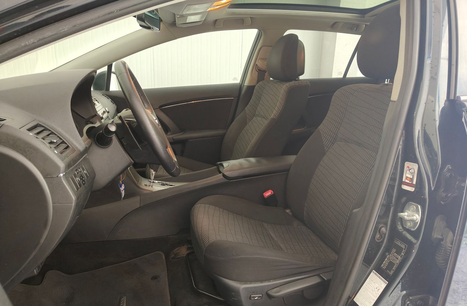 Toyota Avensis 2.2 D-4D Cross Sport Advance - foto 8