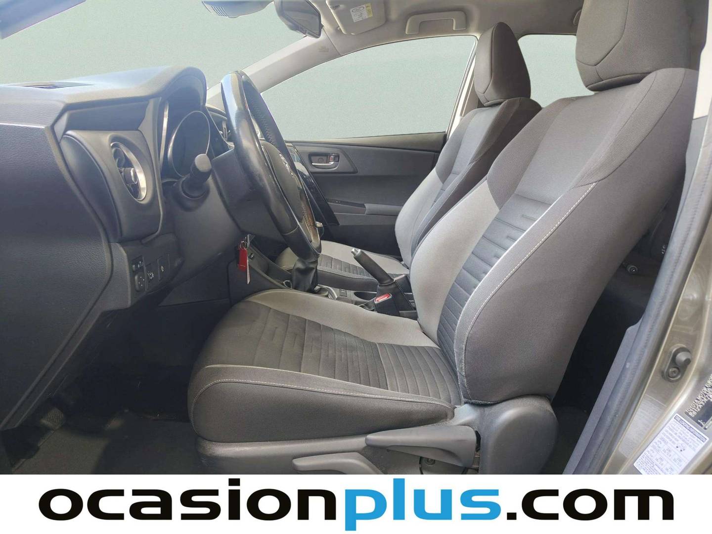 Foto asientos delanteros Toyota Auris Toyota Auris 120T Touring Sports Active (116 CV)