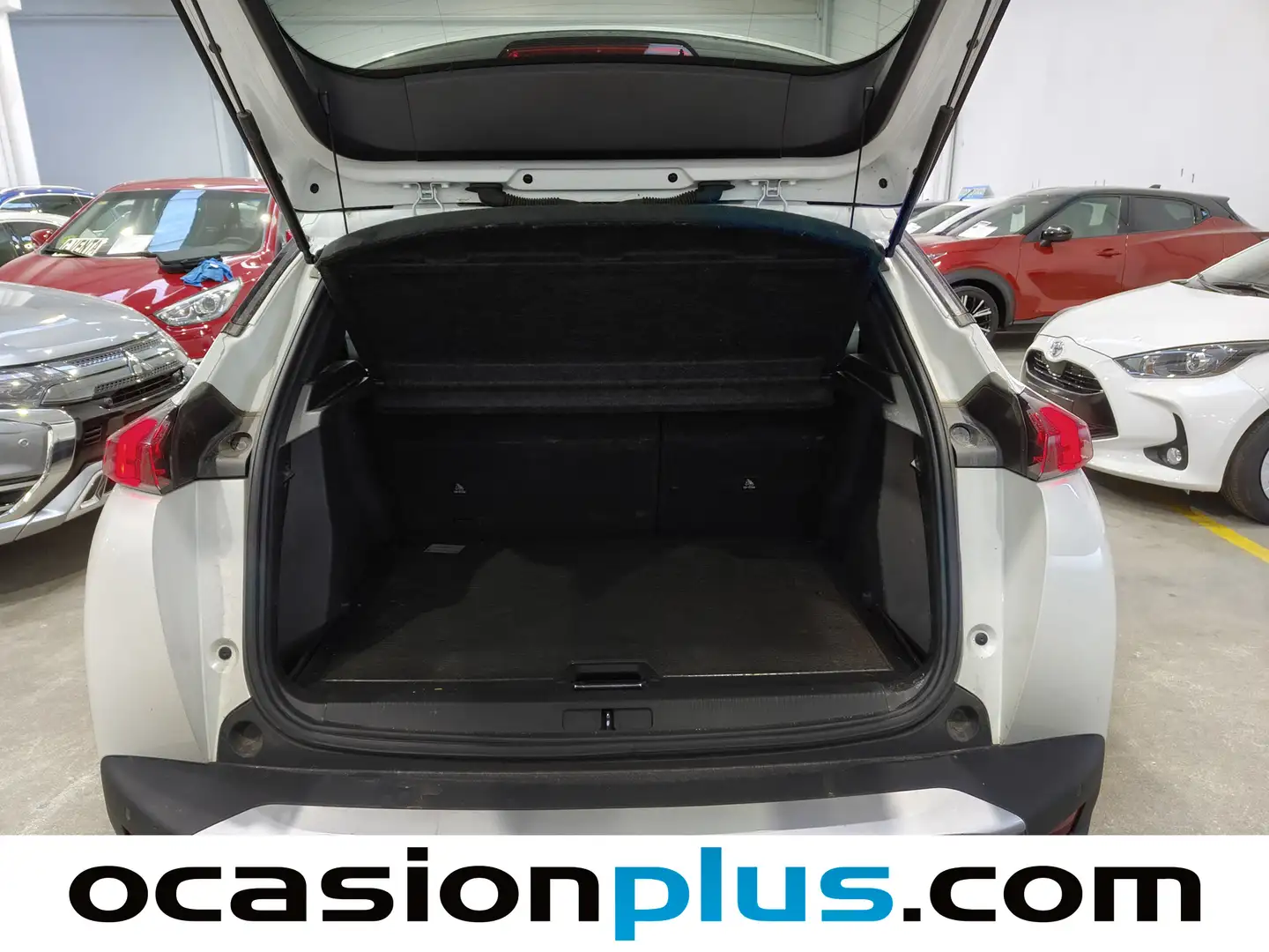 Foto Peugeot 2008 Peugeot 2008 BlueHDi 130 S&S Allure Pack EAT8 (130 CV)