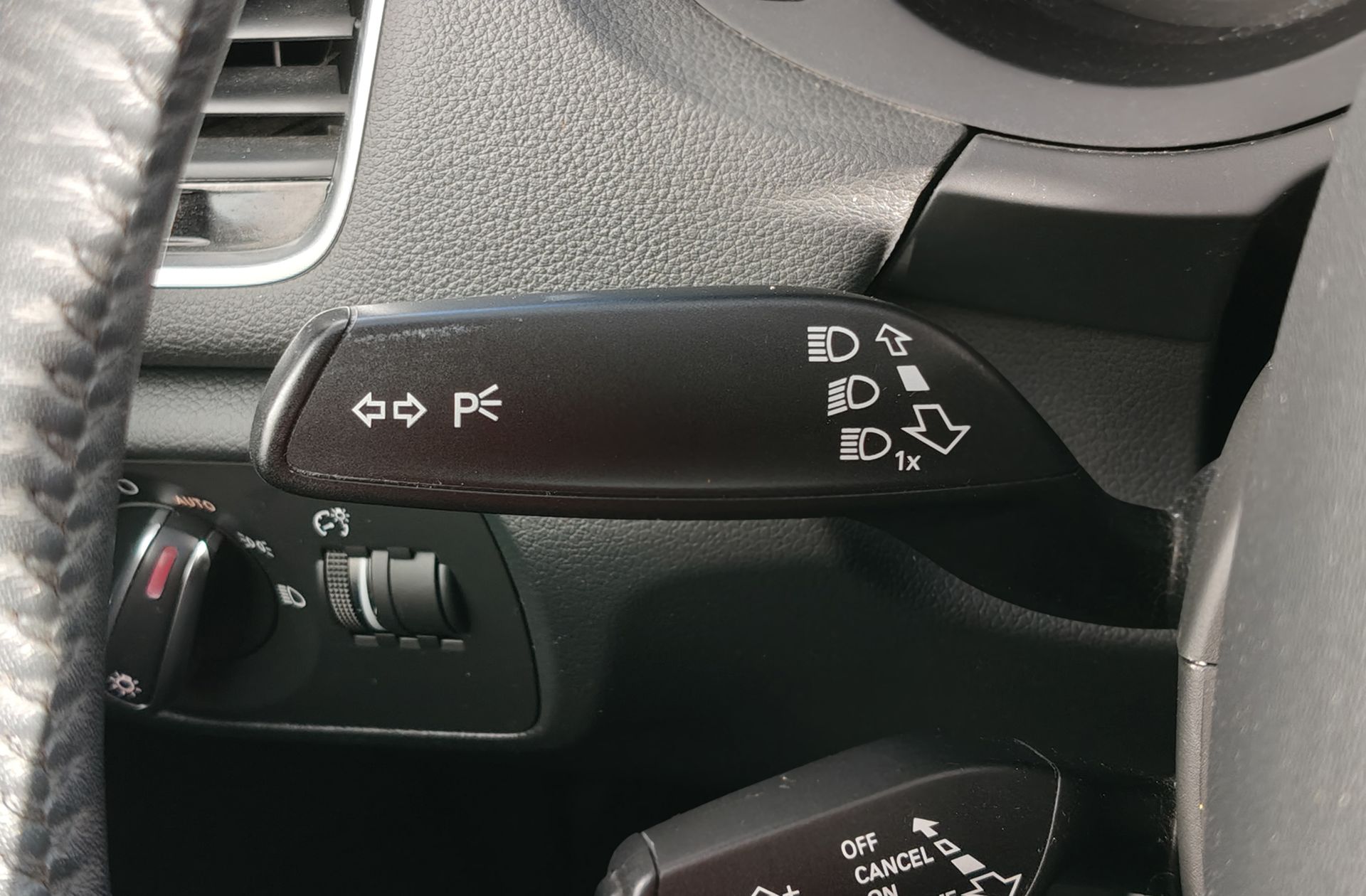 Audi Q3 design edition 2.0 TDI - foto 30