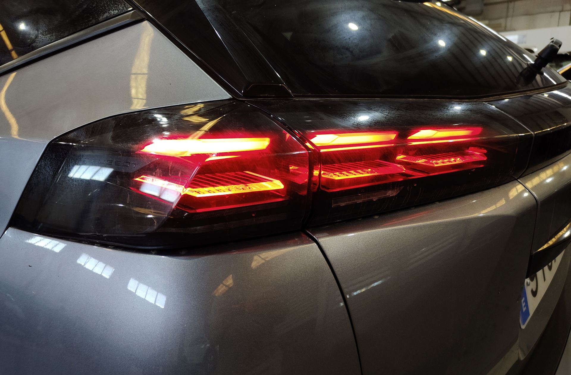 Peugeot 2008 Allure Hybrid eDCS6 - foto 17